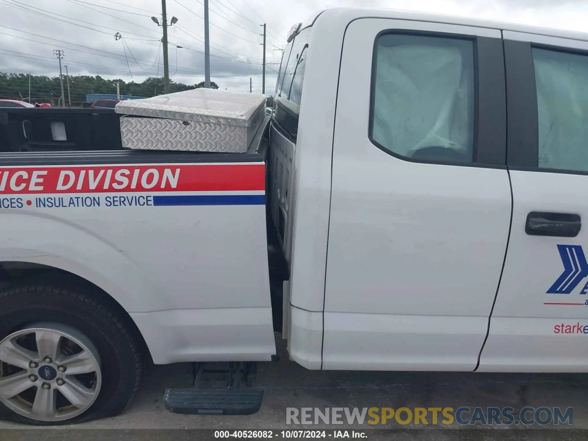 18 Photograph of a damaged car 1FTEX1CB0KKE51747 FORD F-150 2019