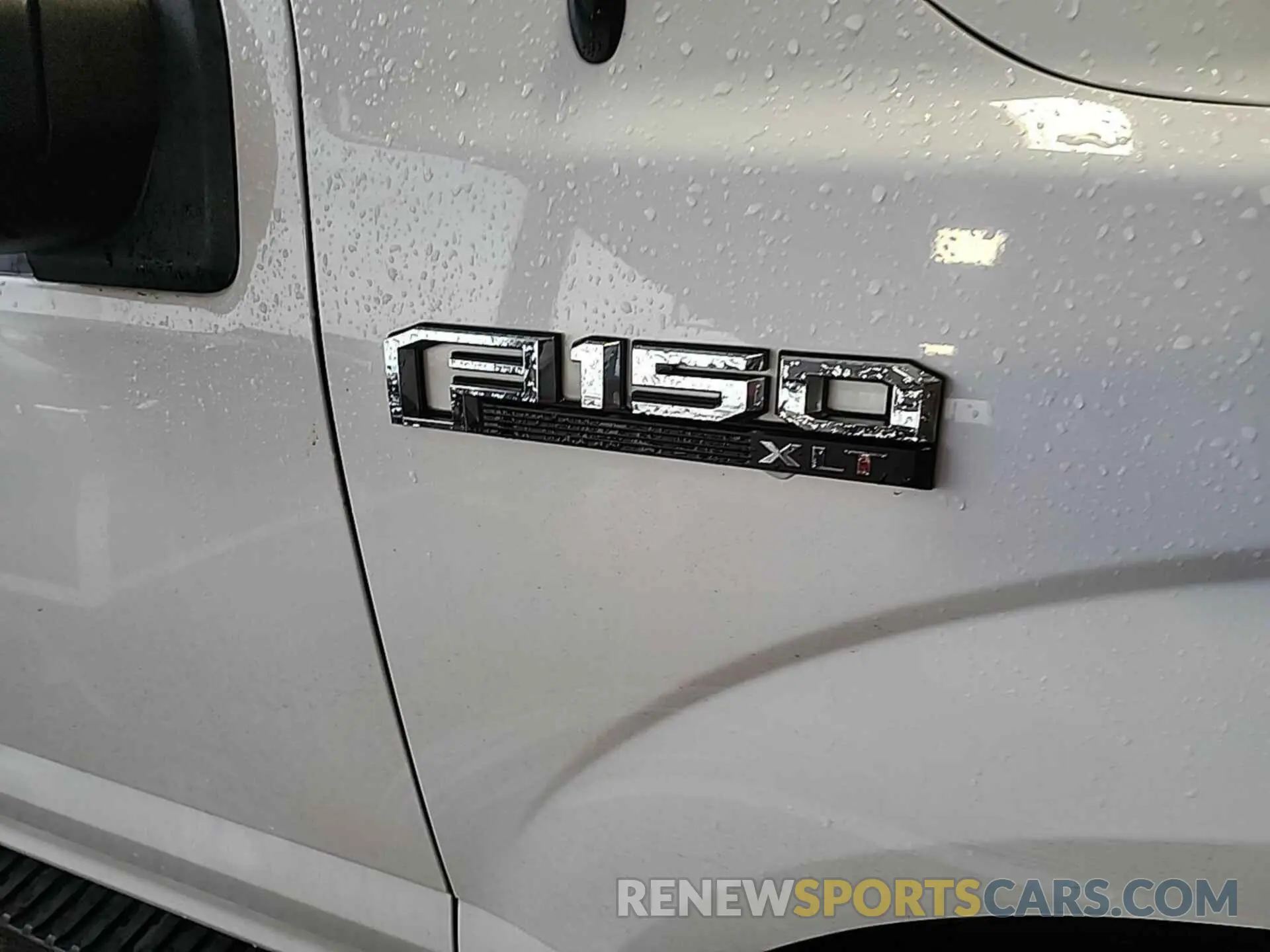 18 Photograph of a damaged car 1FTFW1E54KKC92441 FORD F-150 2019