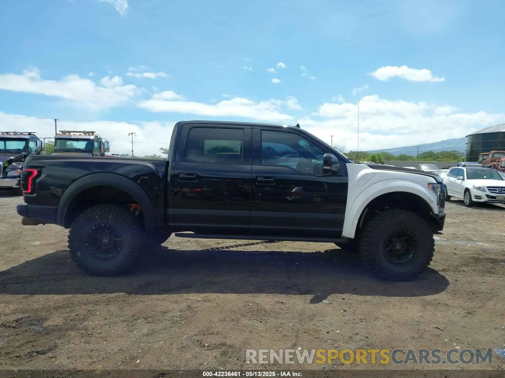 13 Photograph of a damaged car 1FTFW1RG5KFB36462 FORD F-150 2019