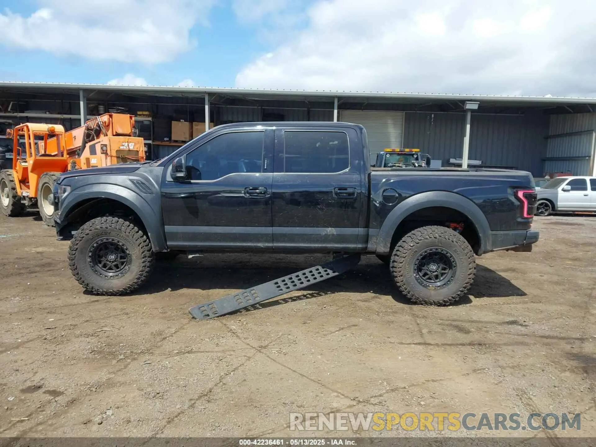 14 Photograph of a damaged car 1FTFW1RG5KFB36462 FORD F-150 2019