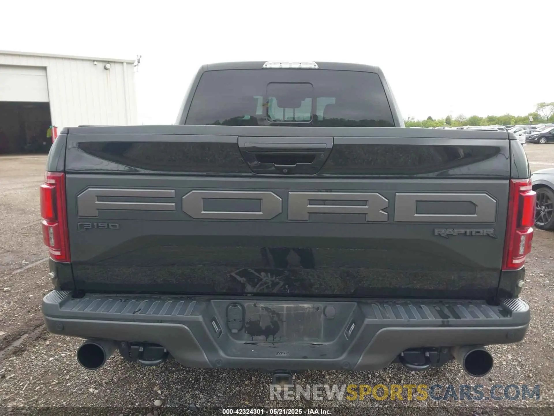 17 Photograph of a damaged car 1FTFW1RG8KFD42729 FORD F-150 2019