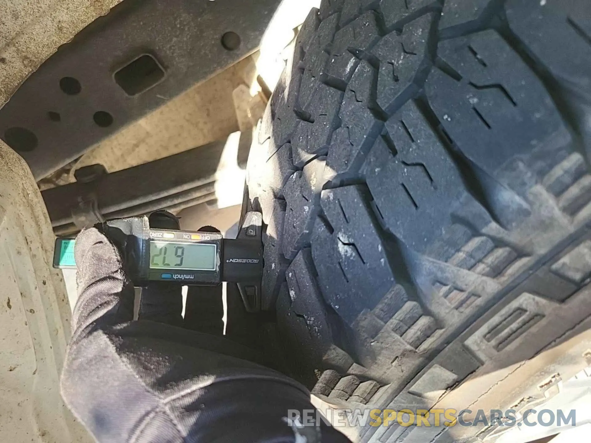 10 Photograph of a damaged car 1FTFX1C44KKE53054 FORD F-150 2019