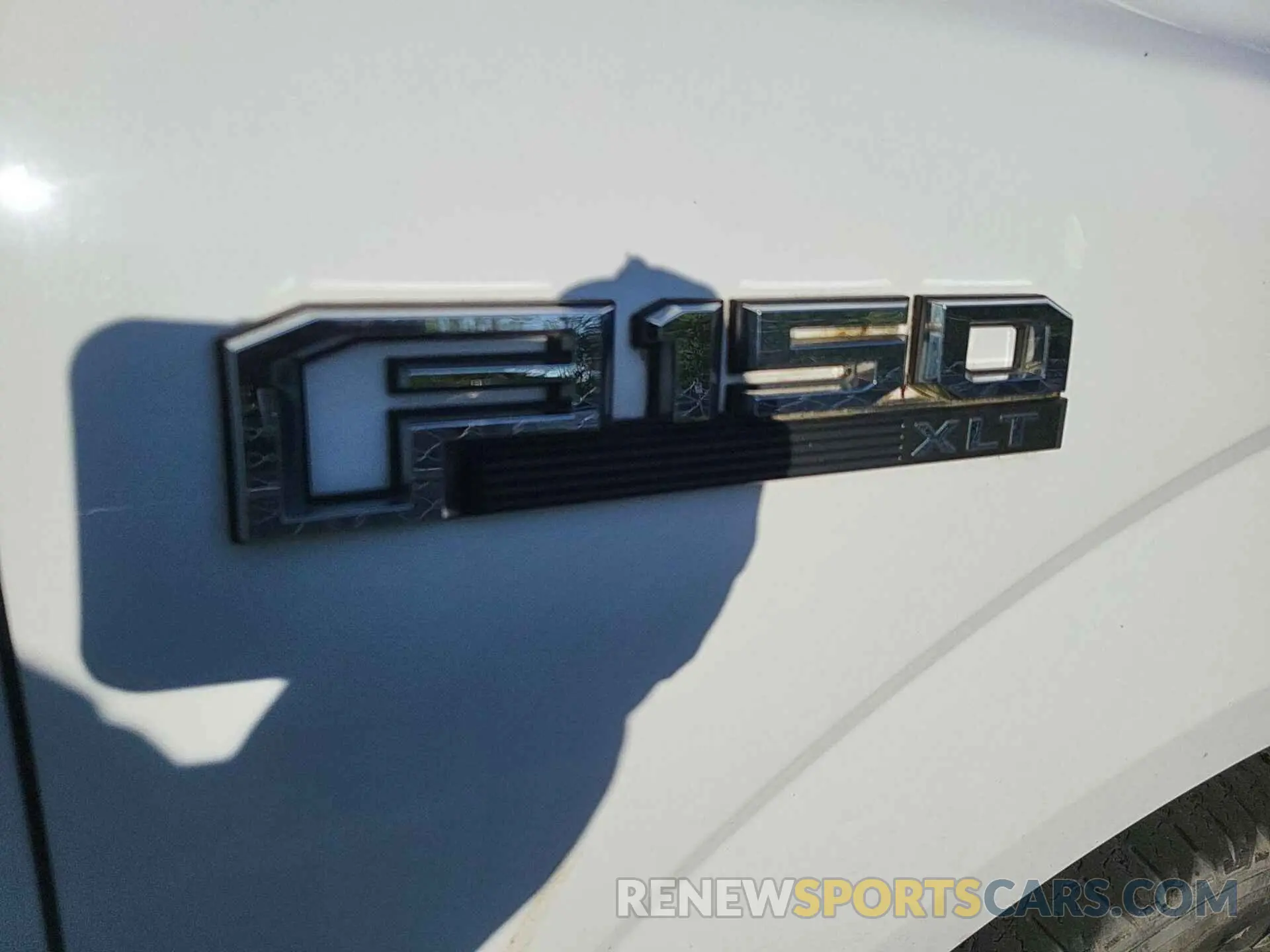 29 Photograph of a damaged car 1FTFX1C44KKE53054 FORD F-150 2019