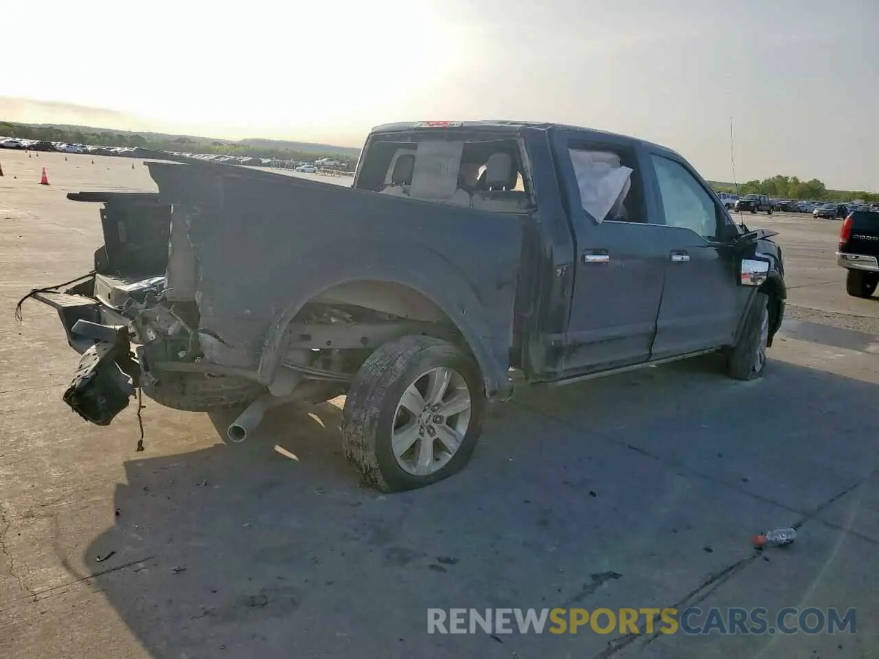 3 Фотография поврежденного автомобиля 1FTEW1E45LFC32830 FORD F-150 2020