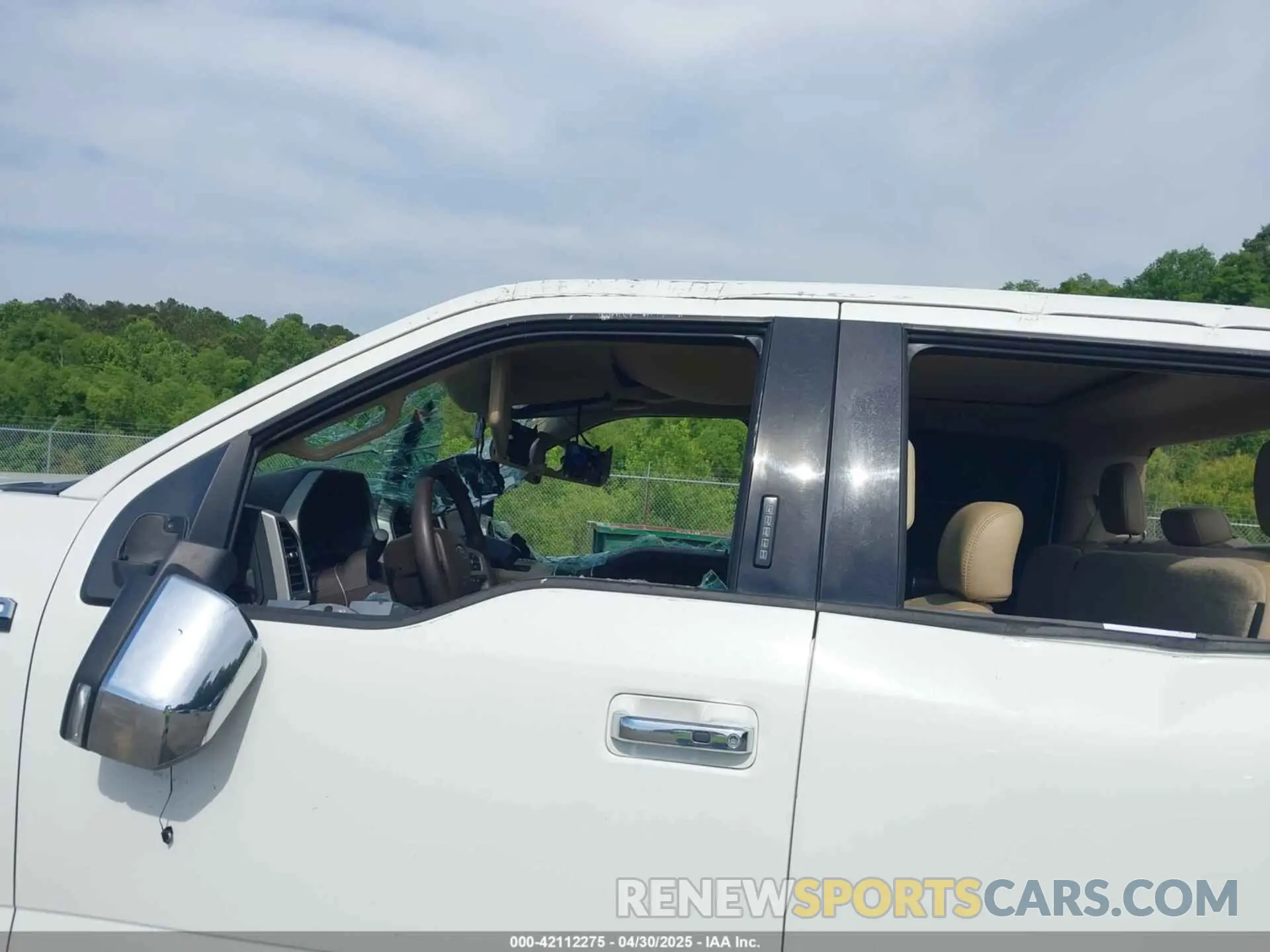 17 Photograph of a damaged car 1FTEW1E56LFA32693 FORD F-150 2020
