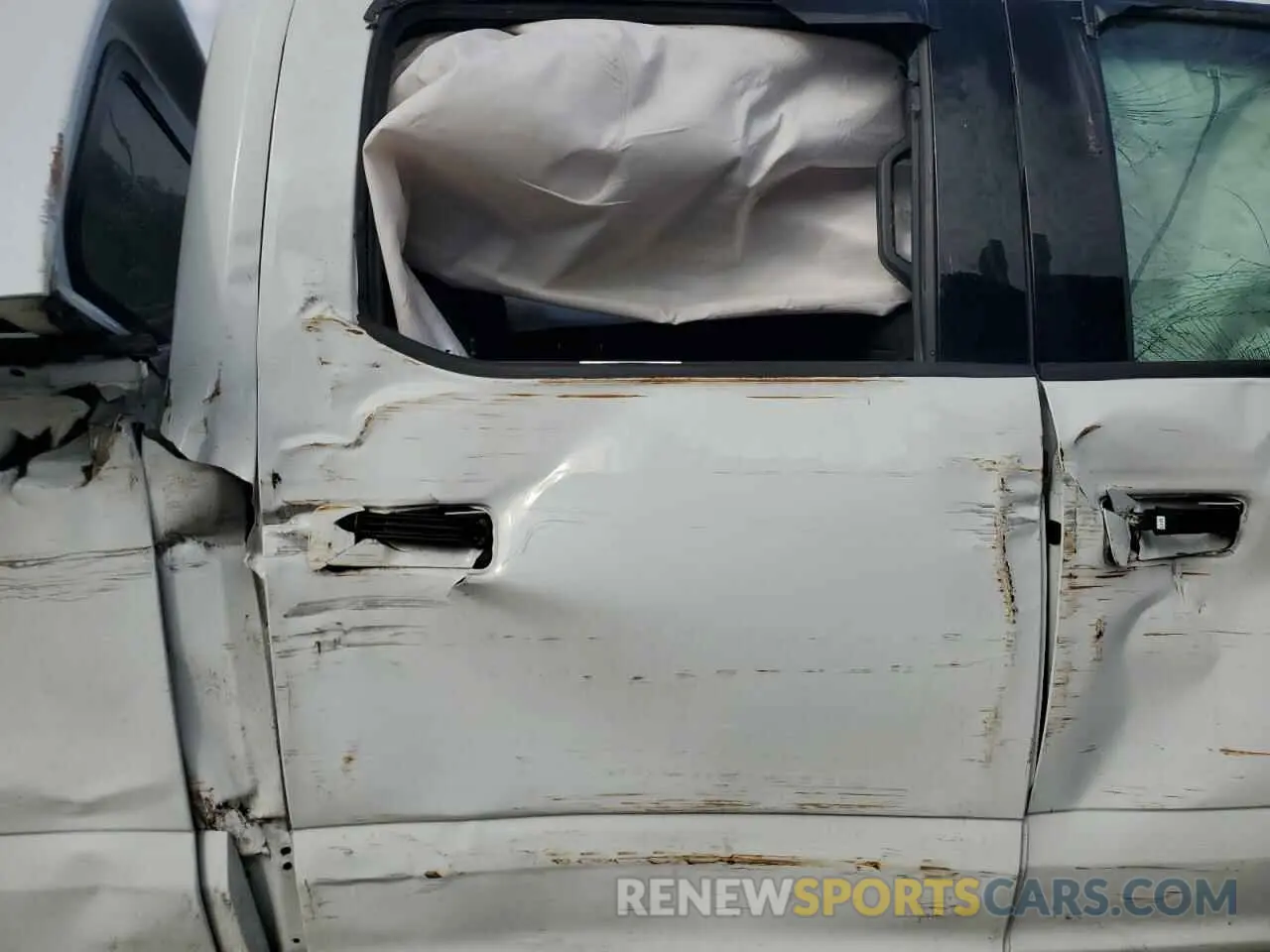 10 Photograph of a damaged car 1FTFW1E48LFA00663 FORD F-150 2020