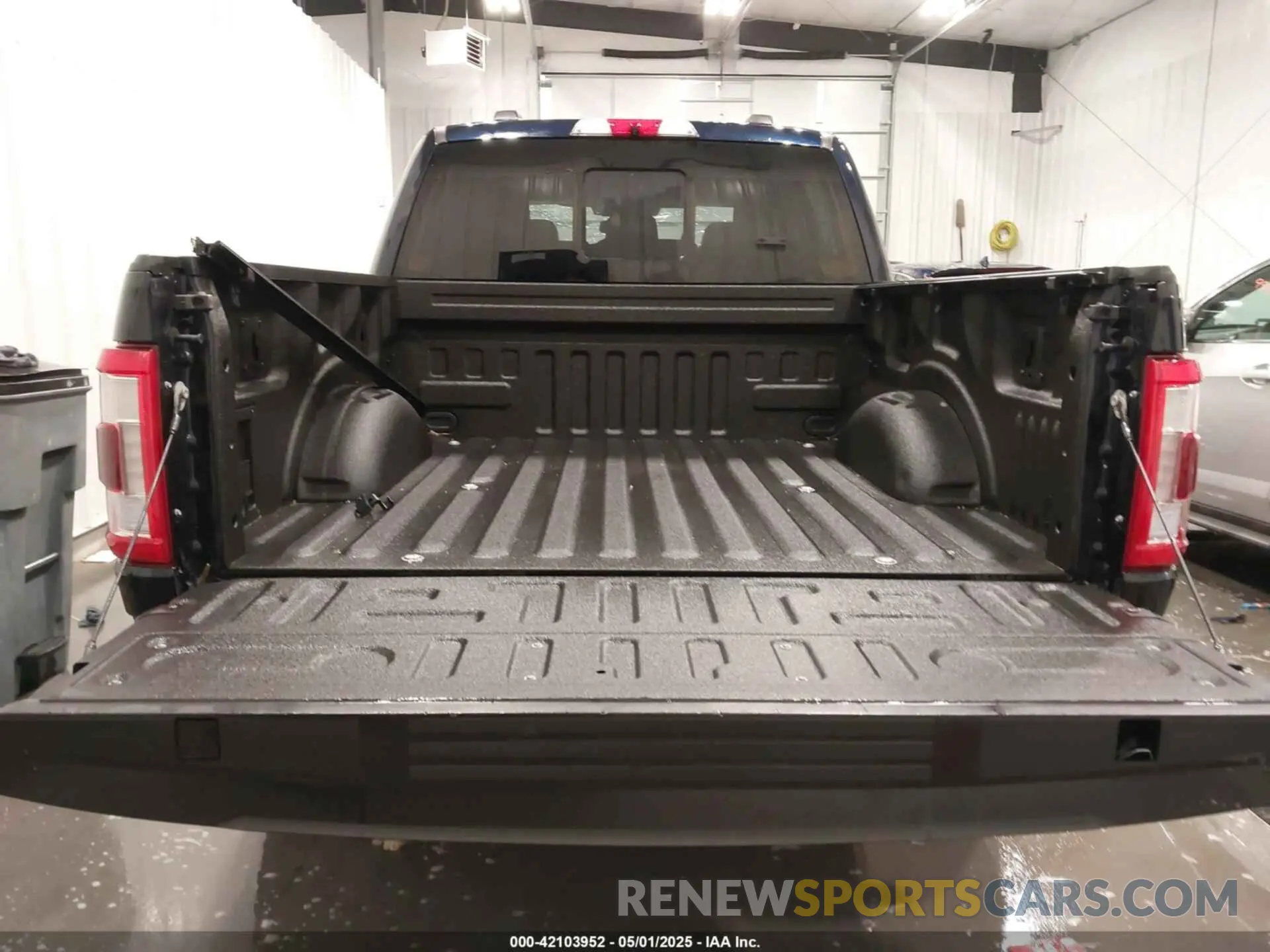 17 Photograph of a damaged car 1FTFW1E51MFC28143 FORD F-150 2021