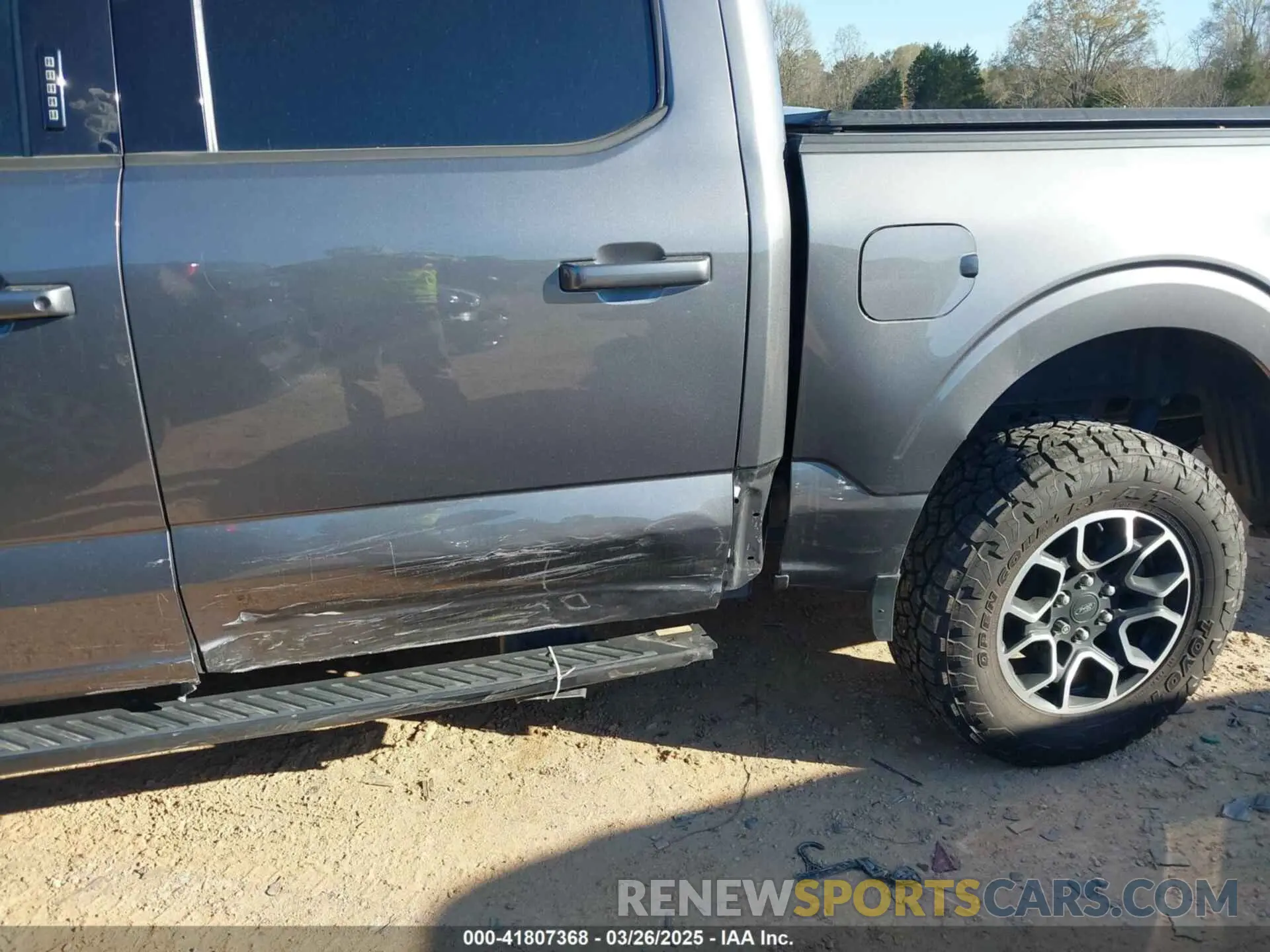 17 Photograph of a damaged car 1FTFW1E56MFC11922 FORD F-150 2021