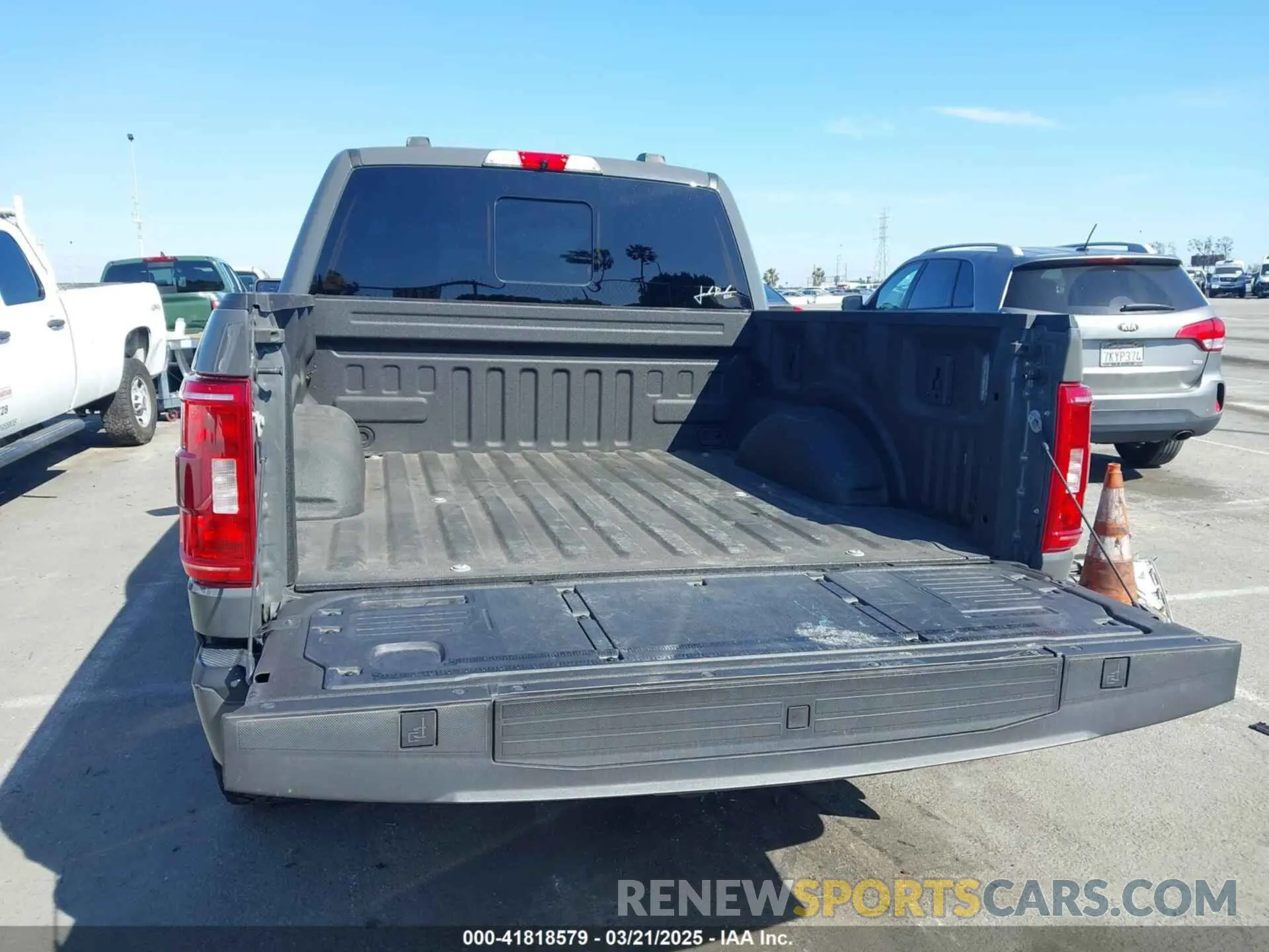 17 Photograph of a damaged car 1FTFW1E58MFB65221 FORD F-150 2021