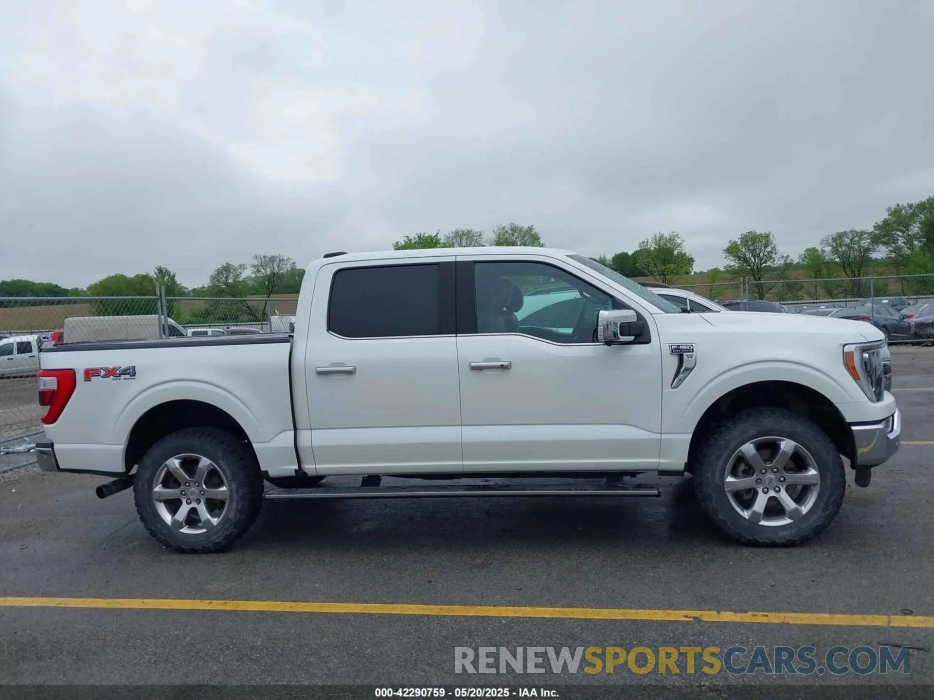 13 Photograph of a damaged car 1FTFW1E81MFA33895 FORD F-150 2021