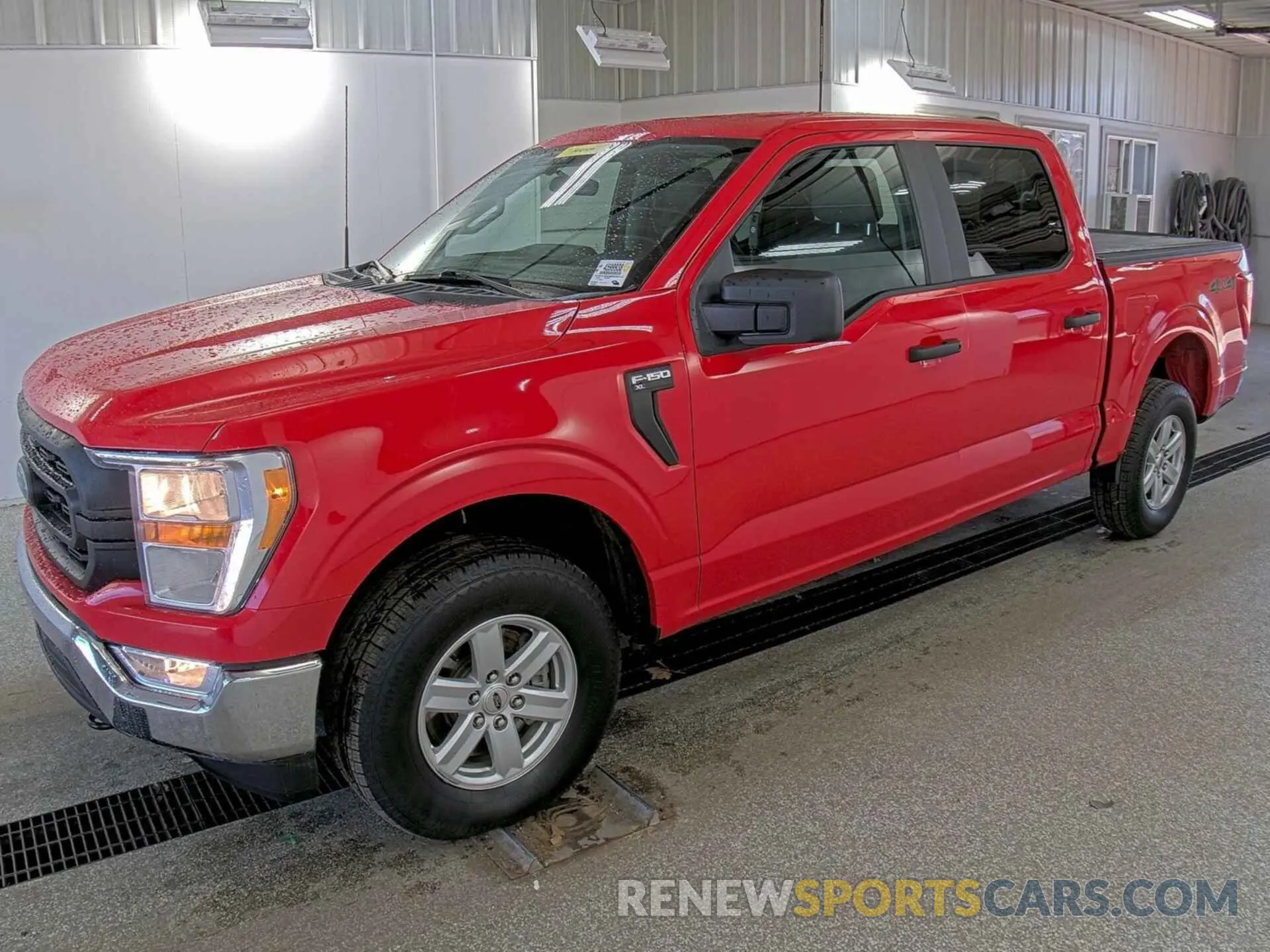 32 Photograph of a damaged car 1FTFW1E83MKE96113 FORD F-150 2021