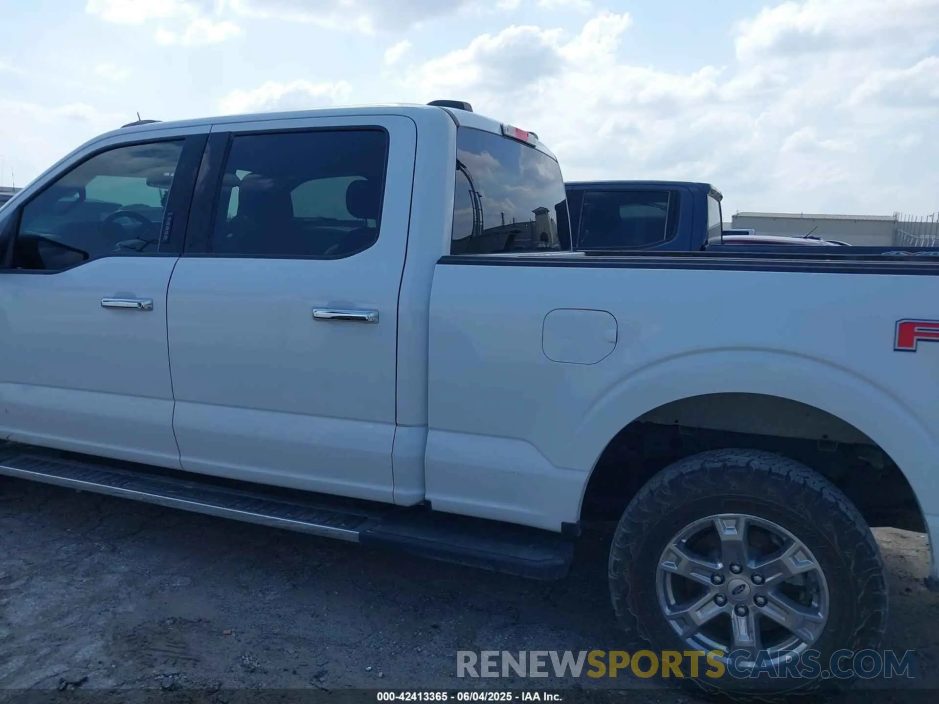 14 Photograph of a damaged car 1FTFW1E84MFC72714 FORD F-150 2021