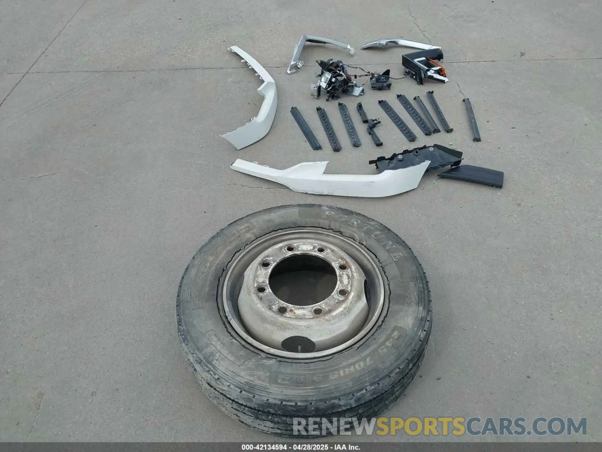 12 Photograph of a damaged car 1FTFW1E87MFA25820 FORD F-150 2021