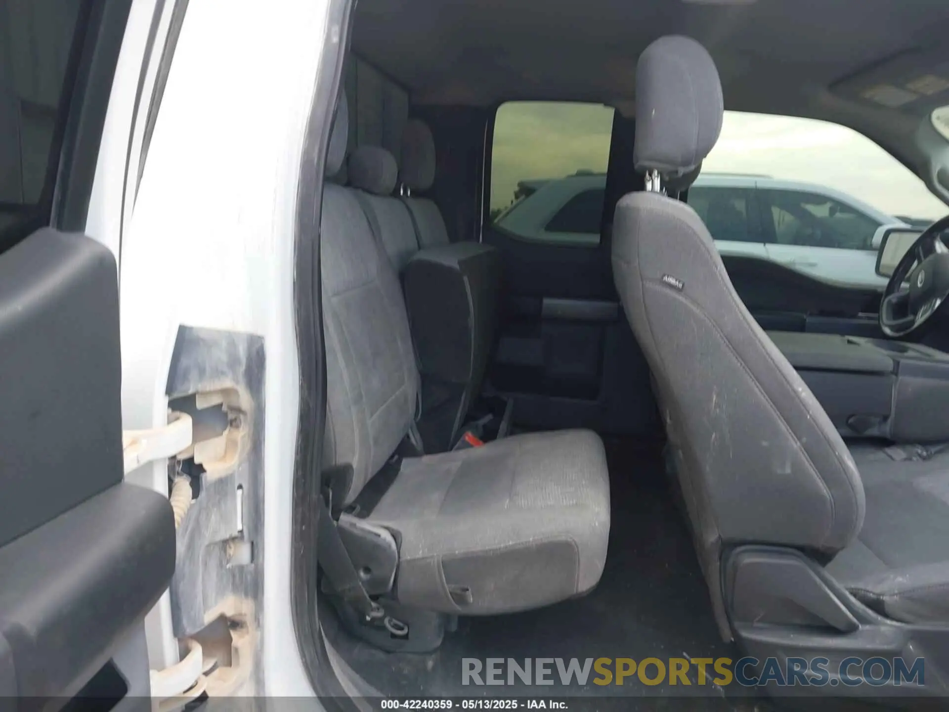 8 Photograph of a damaged car 1FTFX1E50MFB29732 FORD F-150 2021