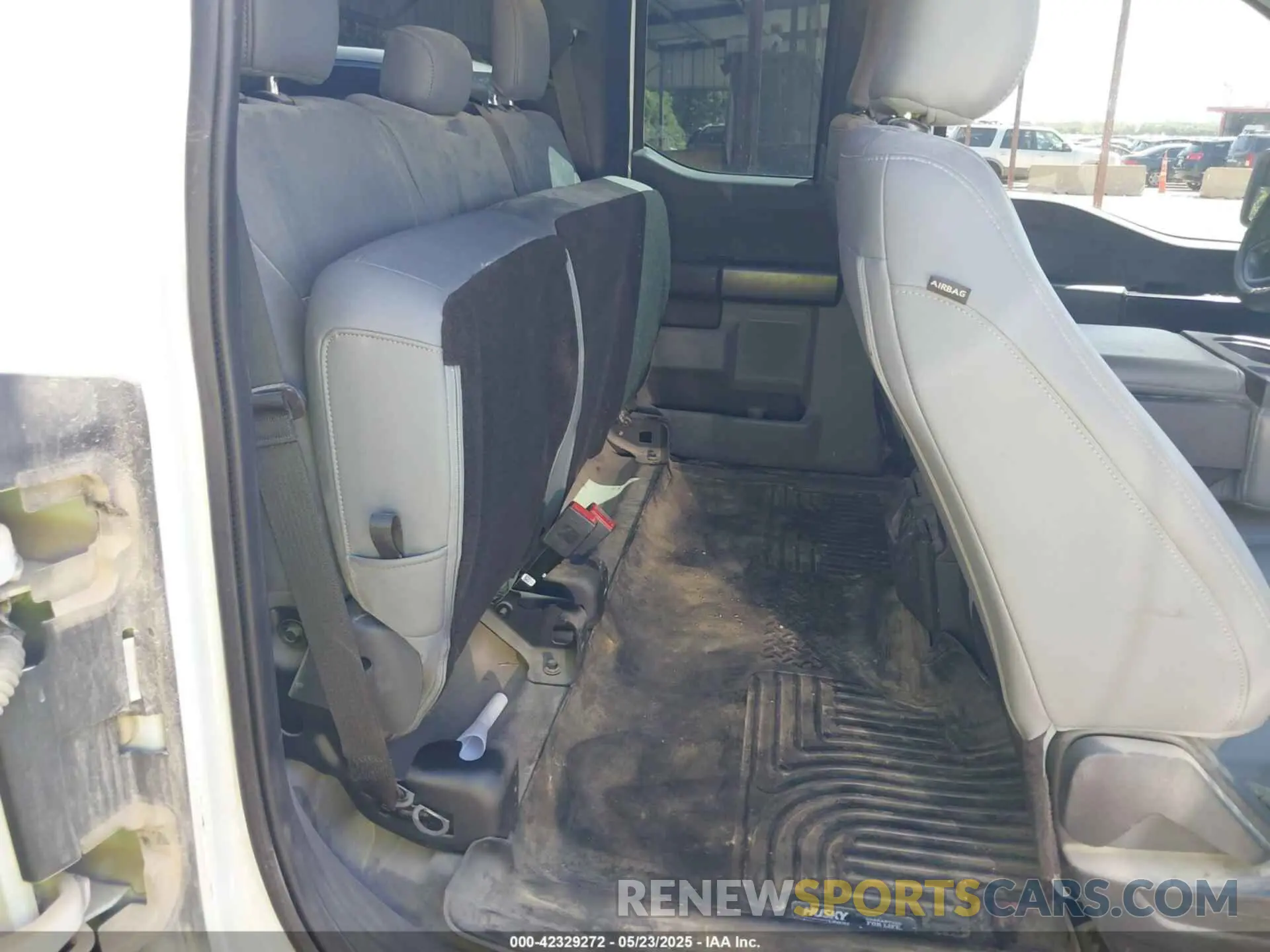 8 Photograph of a damaged car 1FTFX1E56MFD09555 FORD F-150 2021