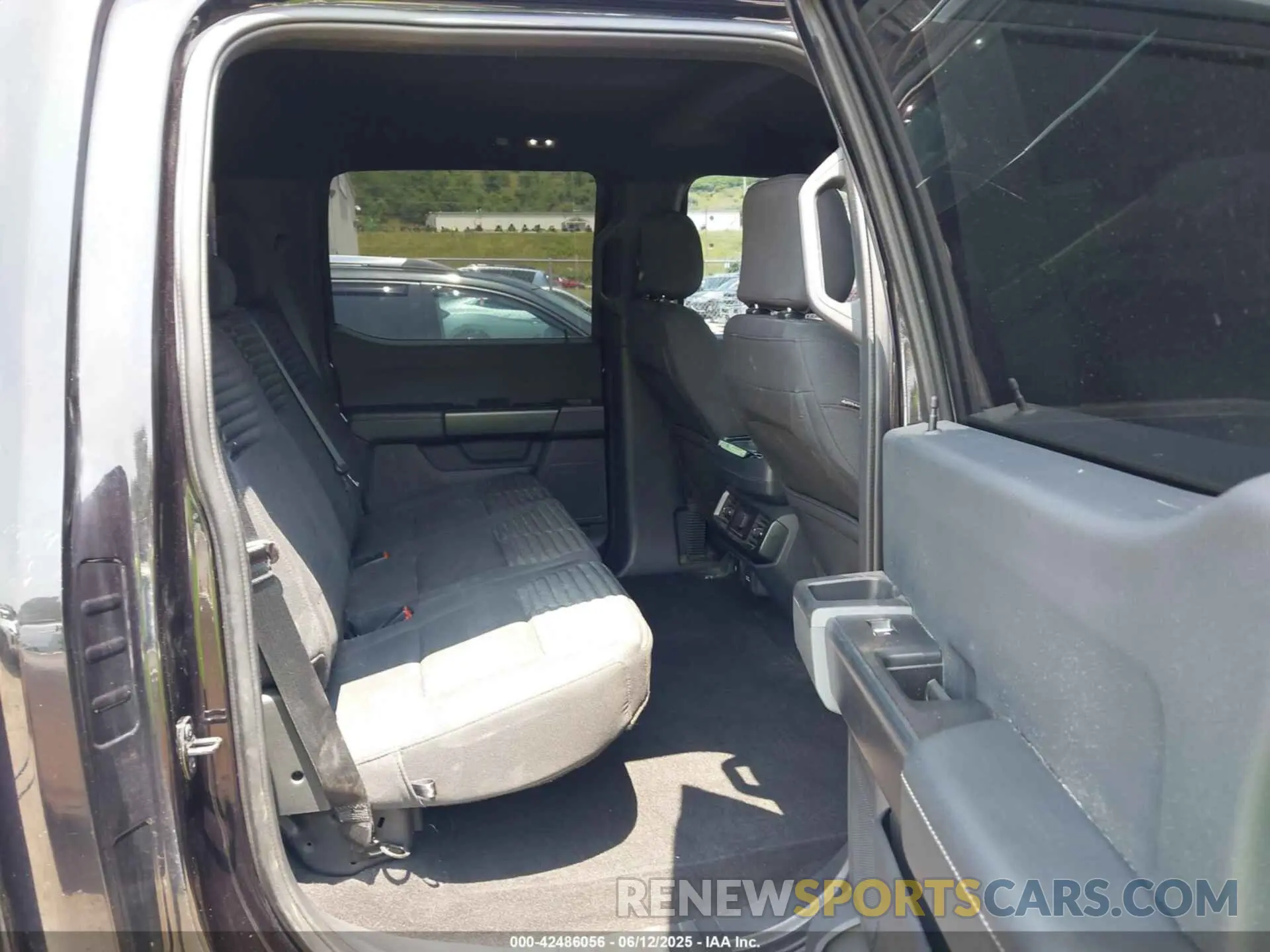 8 Photograph of a damaged car 1FTFW1E51NKF19024 FORD F-150 2022