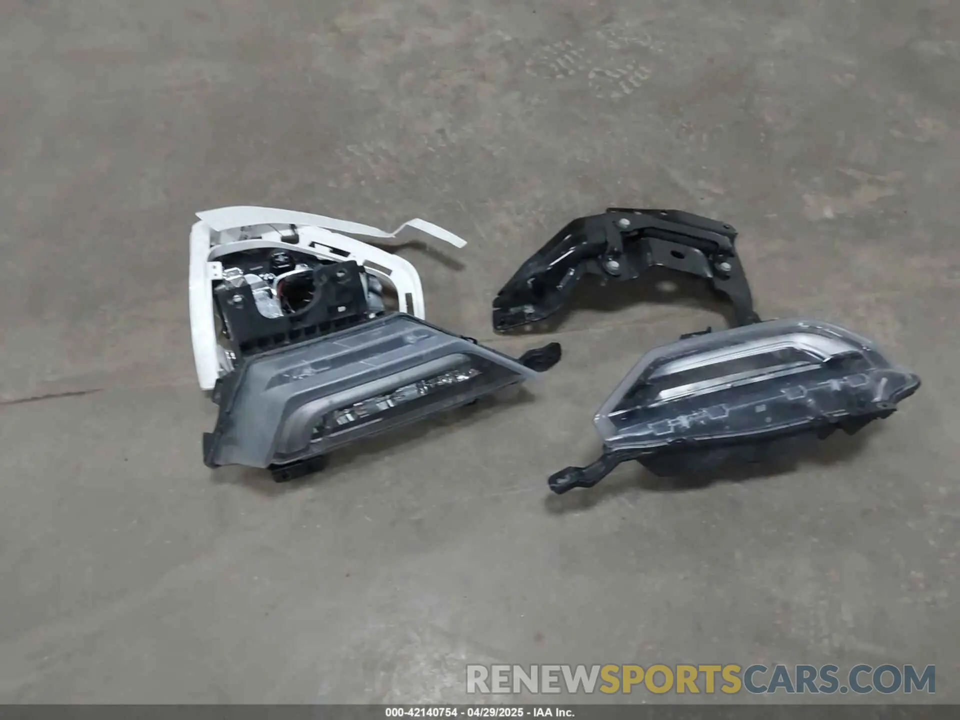 18 Photograph of a damaged car 1FTFW1E84NFA98757 FORD F-150 2022