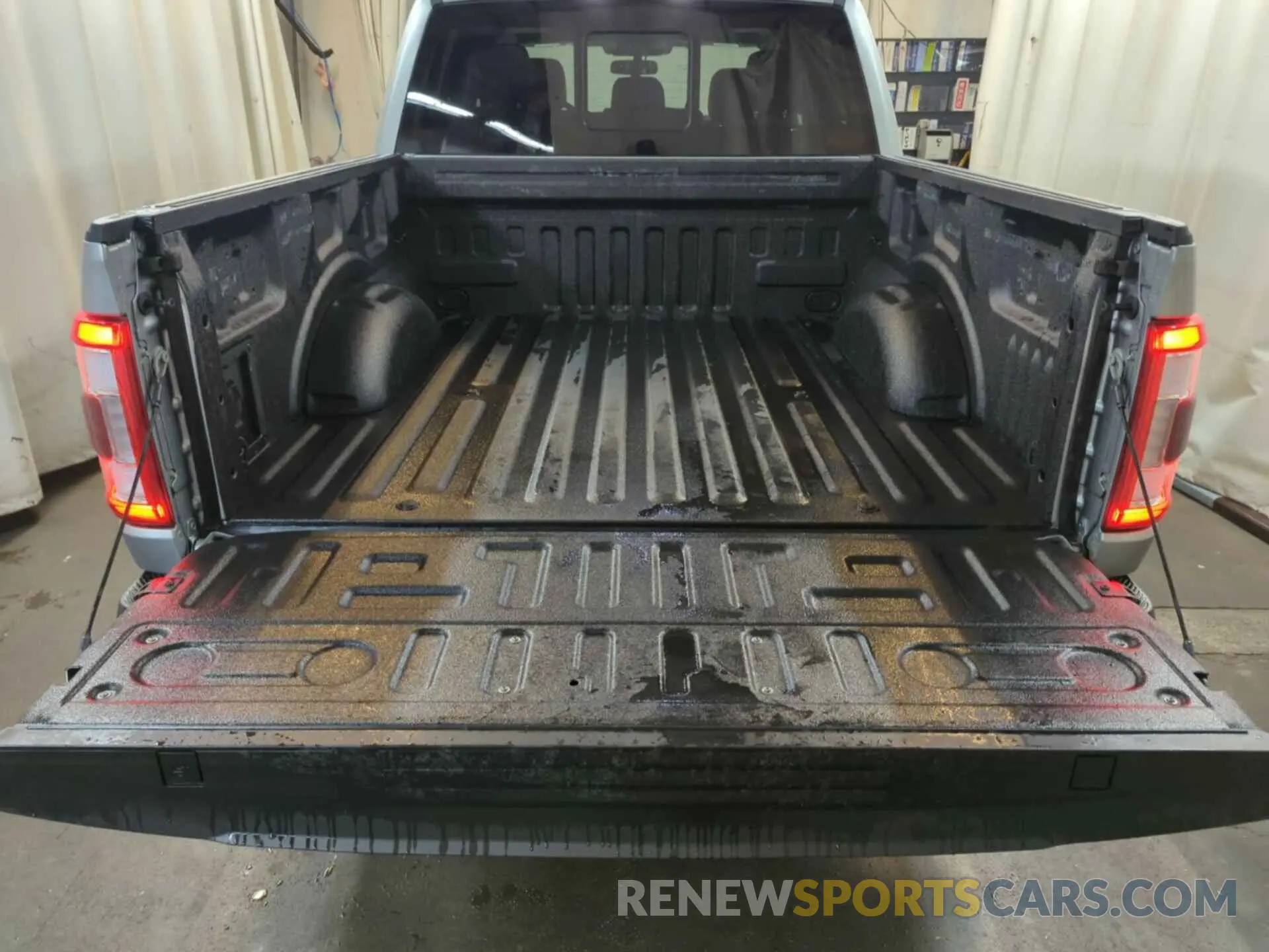 21 Photograph of a damaged car 1FTFW1E85NKE47335 FORD F-150 2022