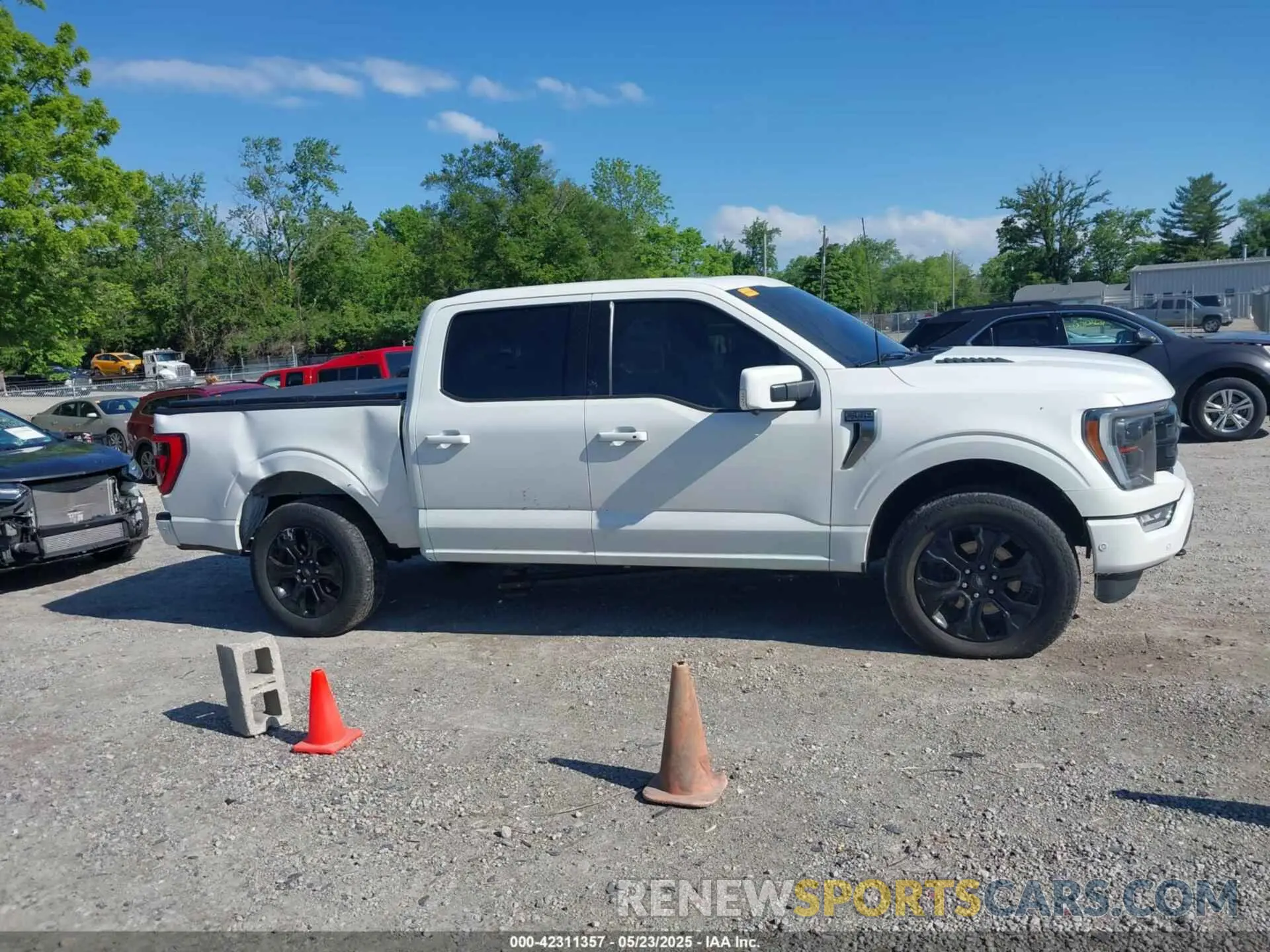 13 Фотография поврежденного автомобиля 1FTFW1E87NFB70146 FORD F-150 2022