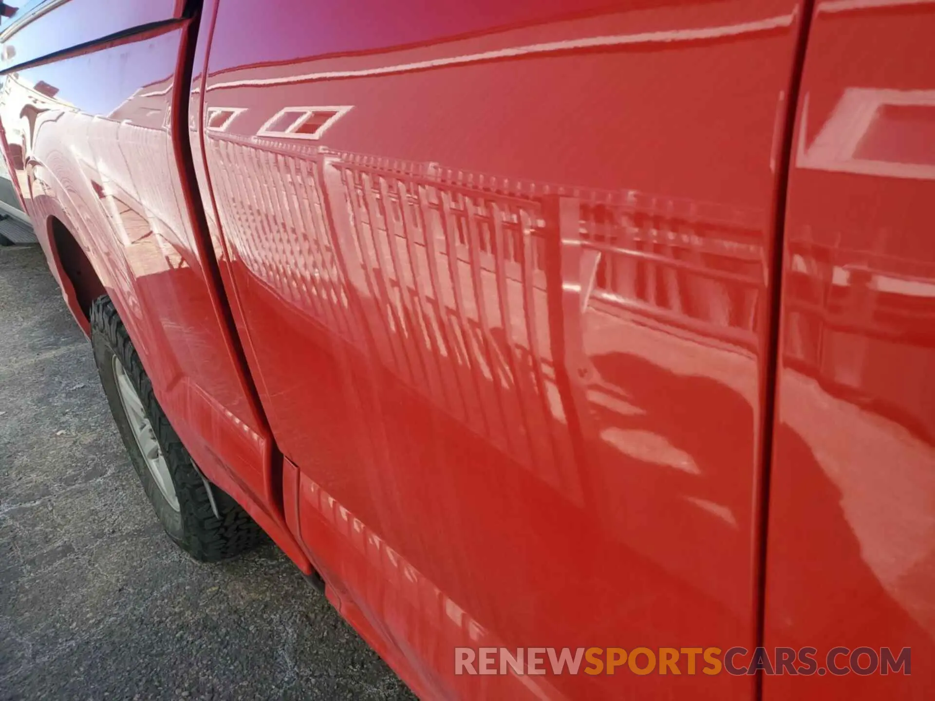 28 Photograph of a damaged car 1FTFX1E81NKE34675 FORD F-150 2022