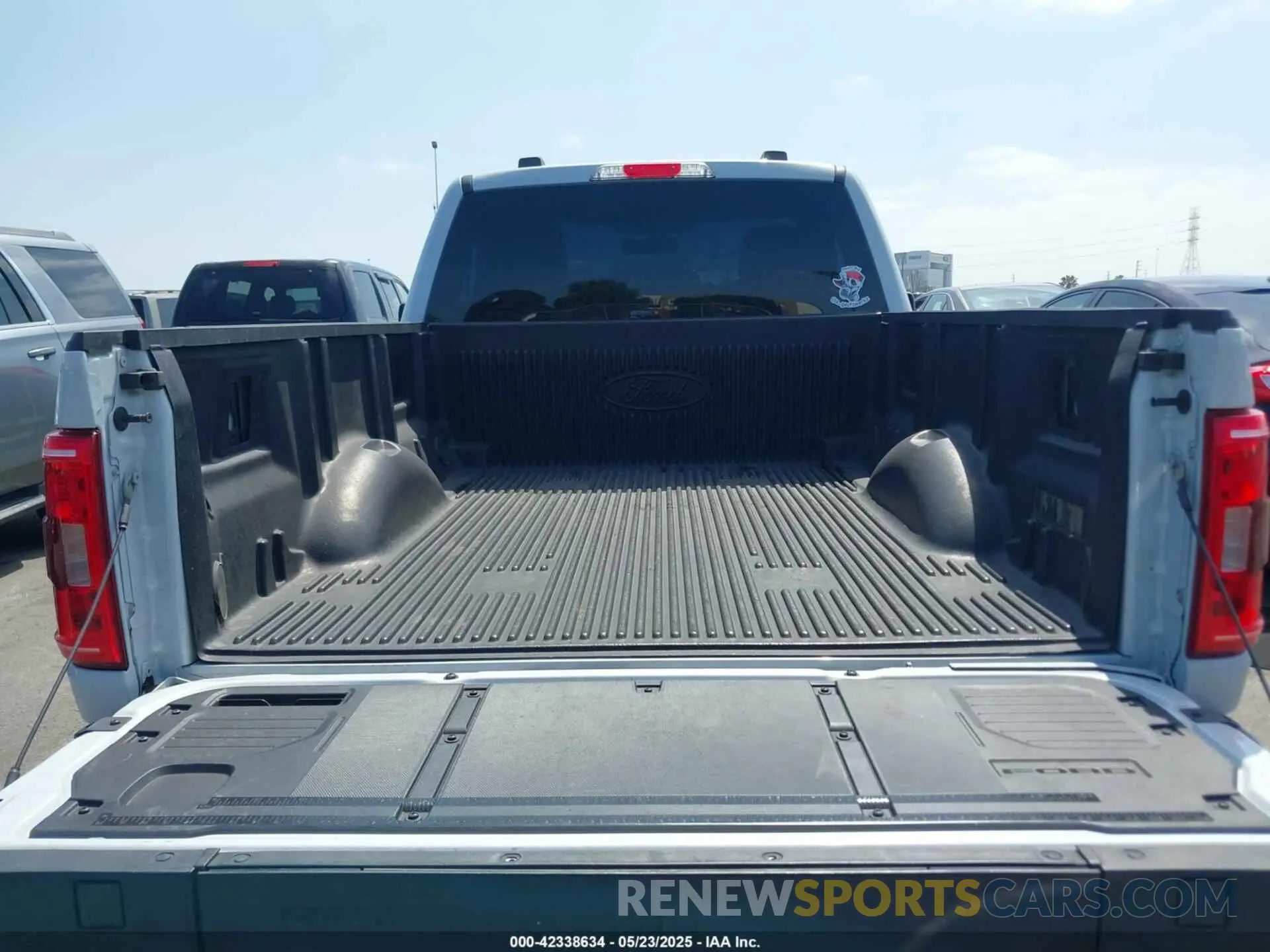 17 Photograph of a damaged car 1FTMF1C50NKE48070 FORD F-150 2022