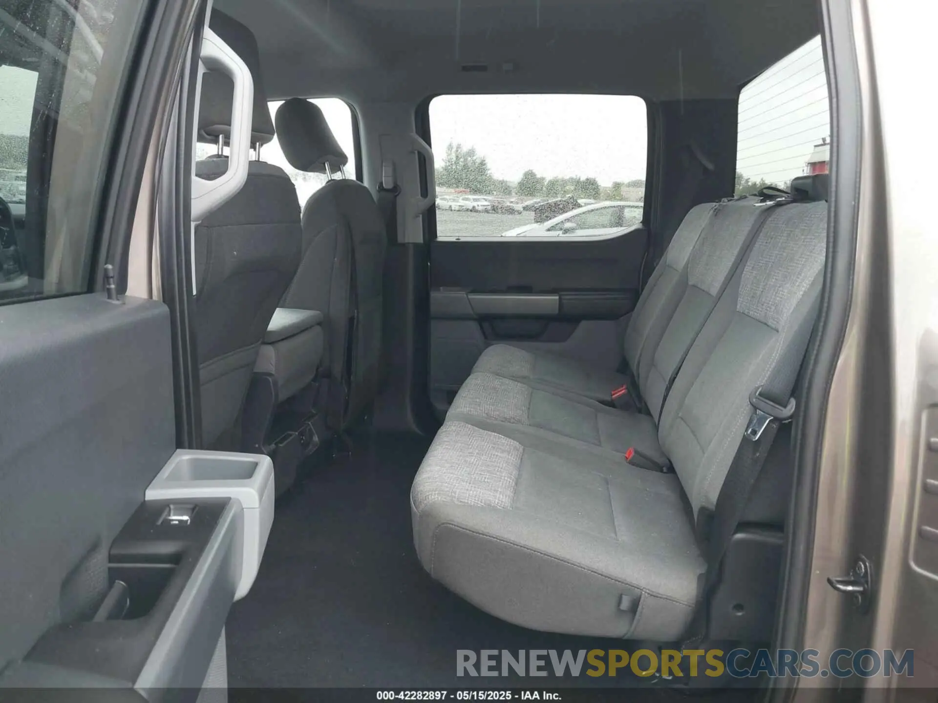 8 Фотография поврежденного автомобиля 1FTEW1C51PFB46321 FORD F-150 2023
