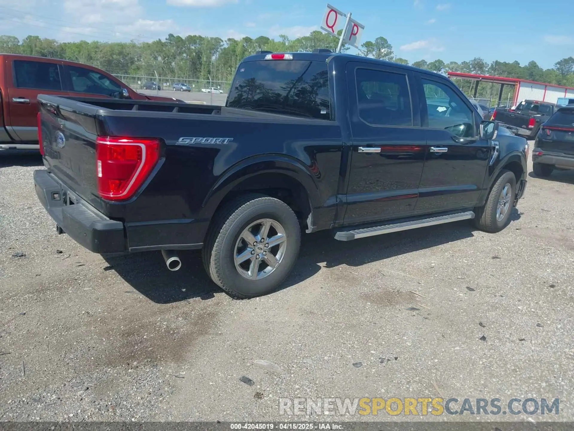 4 Фотография поврежденного автомобиля 1FTEW1C54PFB84125 FORD F-150 2023