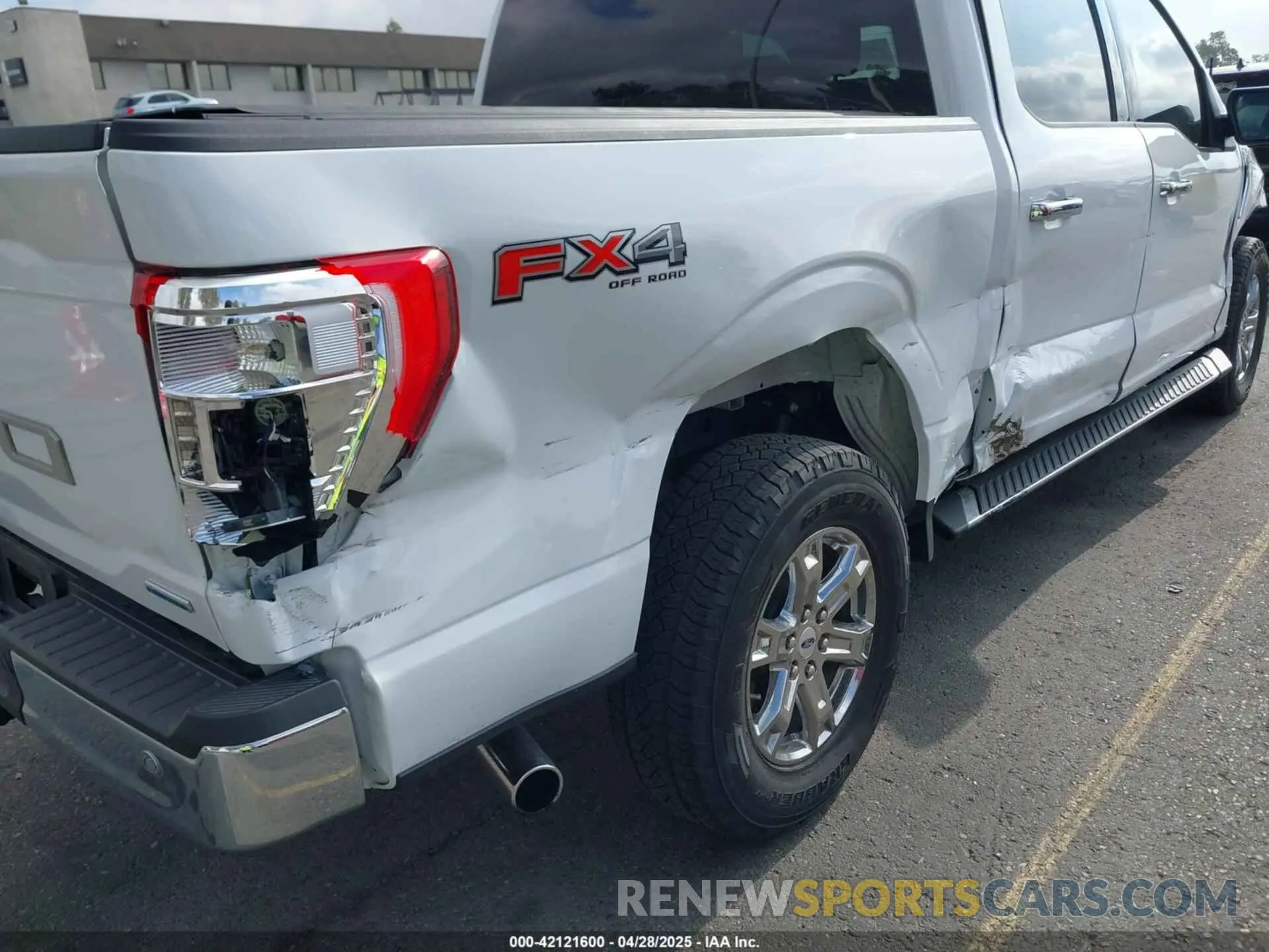 18 Photograph of a damaged car 1FTFW1E8XPKF87593 FORD F-150 2023