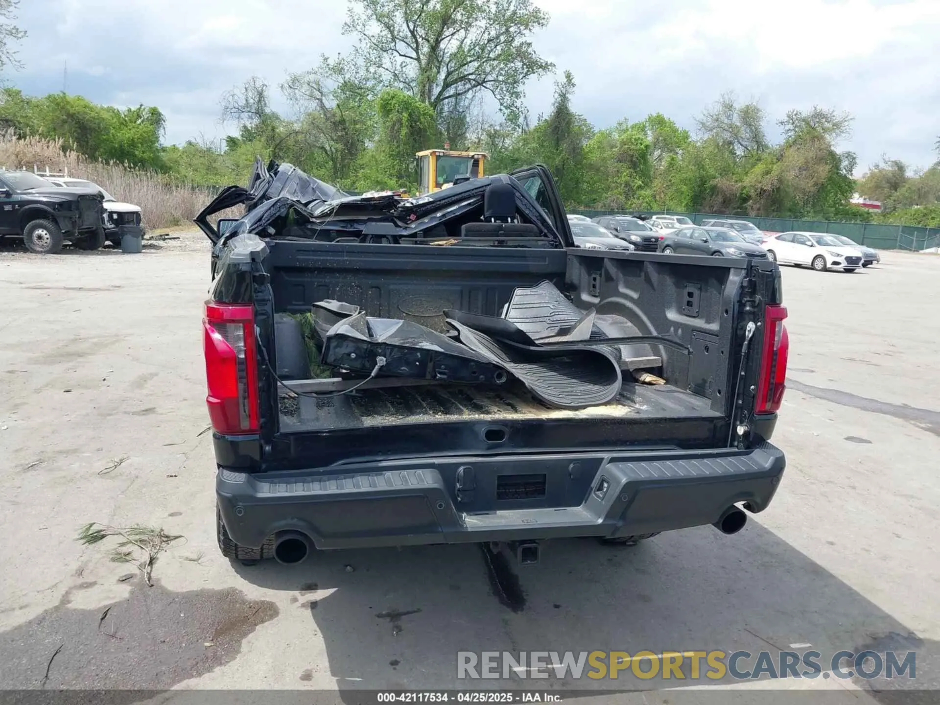 17 Photograph of a damaged car 1FTFW2L56RFB84706 FORD F-150 2024