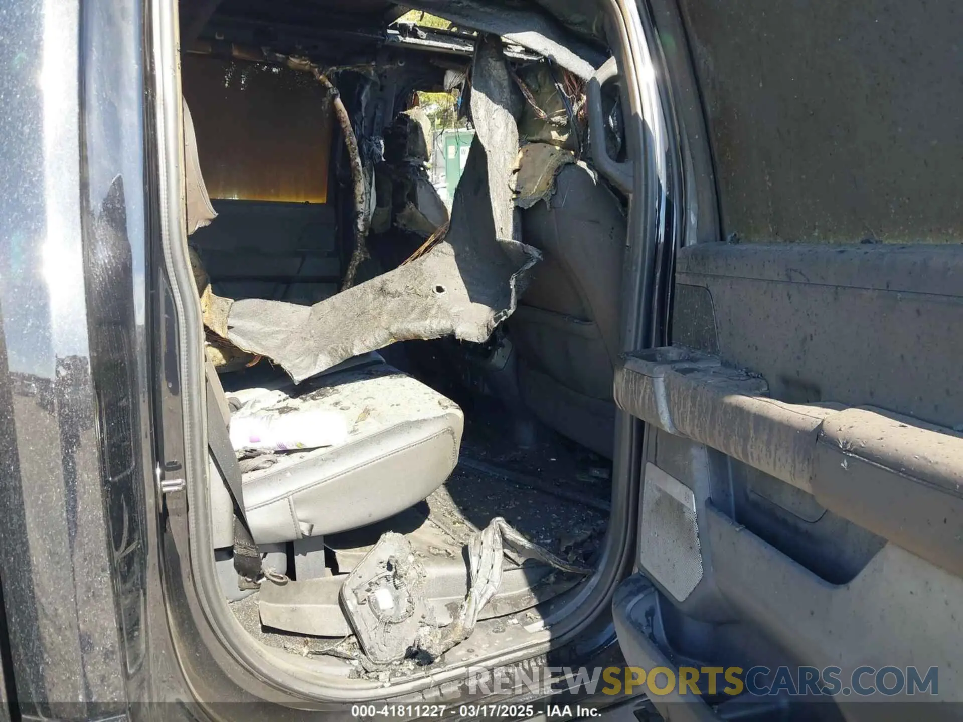 7 Photograph of a damaged car 1FT6W1EV8NWG13457 FORD F-150 LIGHTNING 2022