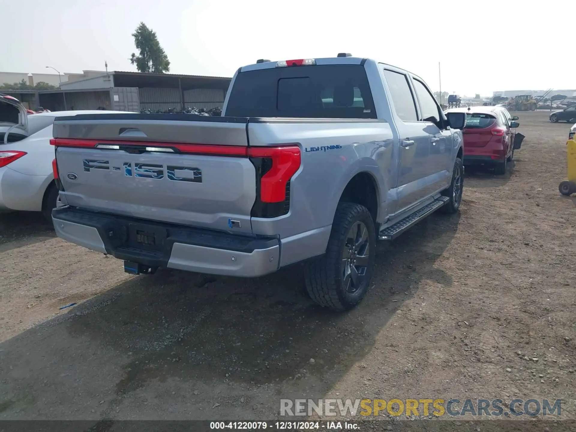 4 Photograph of a damaged car 1FTVW1EL0NWG16234 FORD F-150 LIGHTNING 2022
