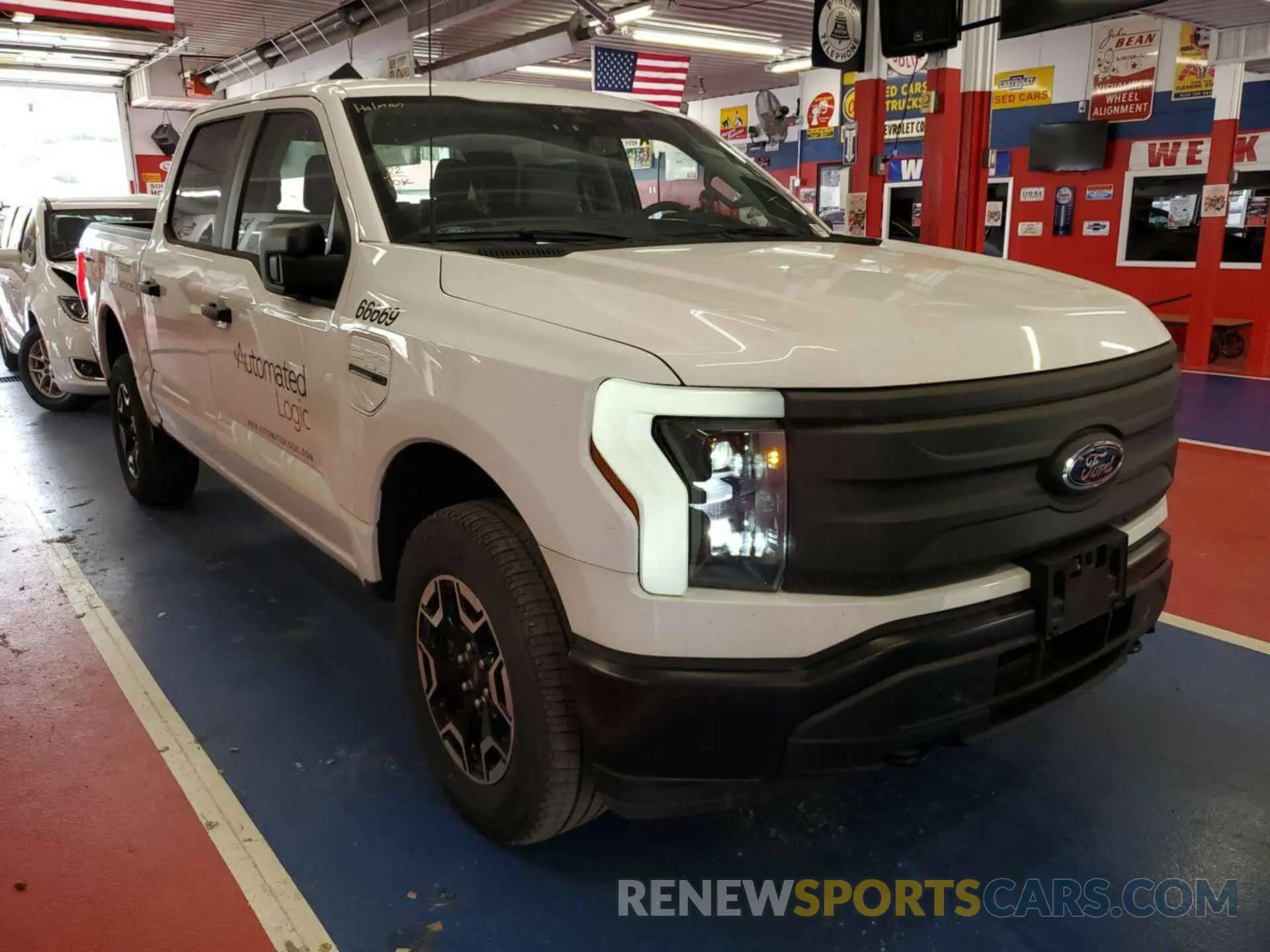 18 Photograph of a damaged car 1FTVW1ELXNWG14877 FORD F-150 LIGHTNING 2022