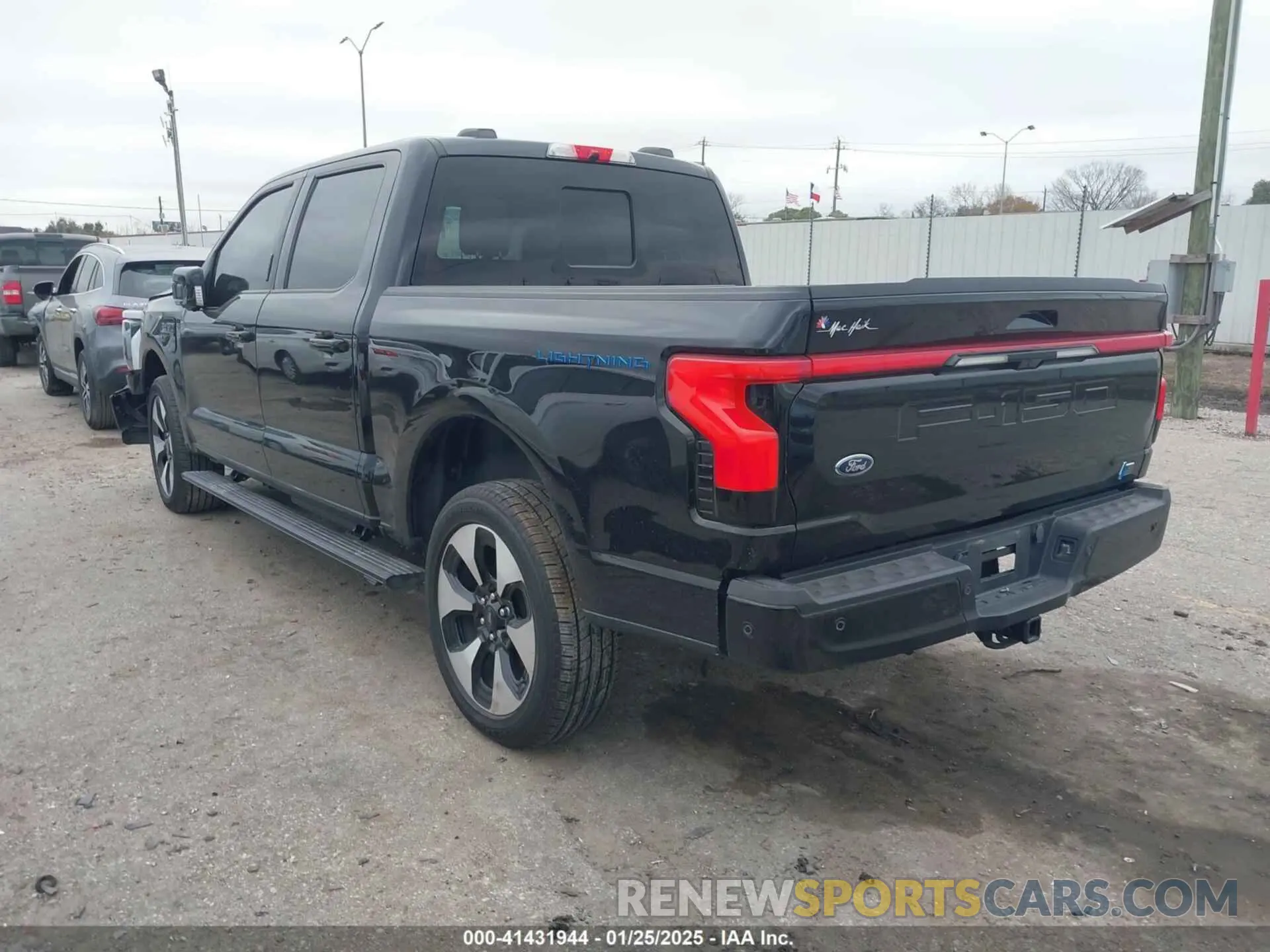 3 Фотография поврежденного автомобиля 1FT6W1EV0PWG16176 FORD F-150 LIGHTNING 2023