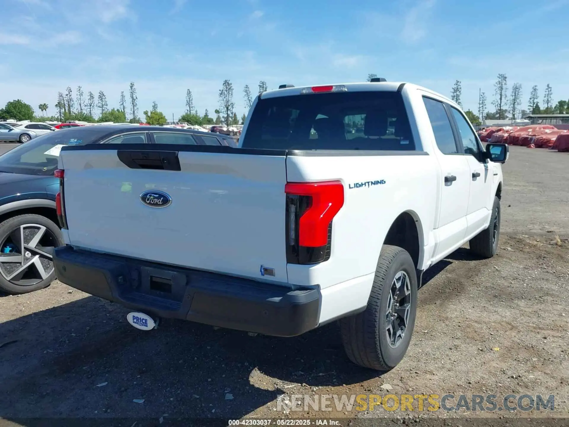 4 Фотография поврежденного автомобиля 1FTVW1EL0PWG13871 FORD F-150 LIGHTNING 2023