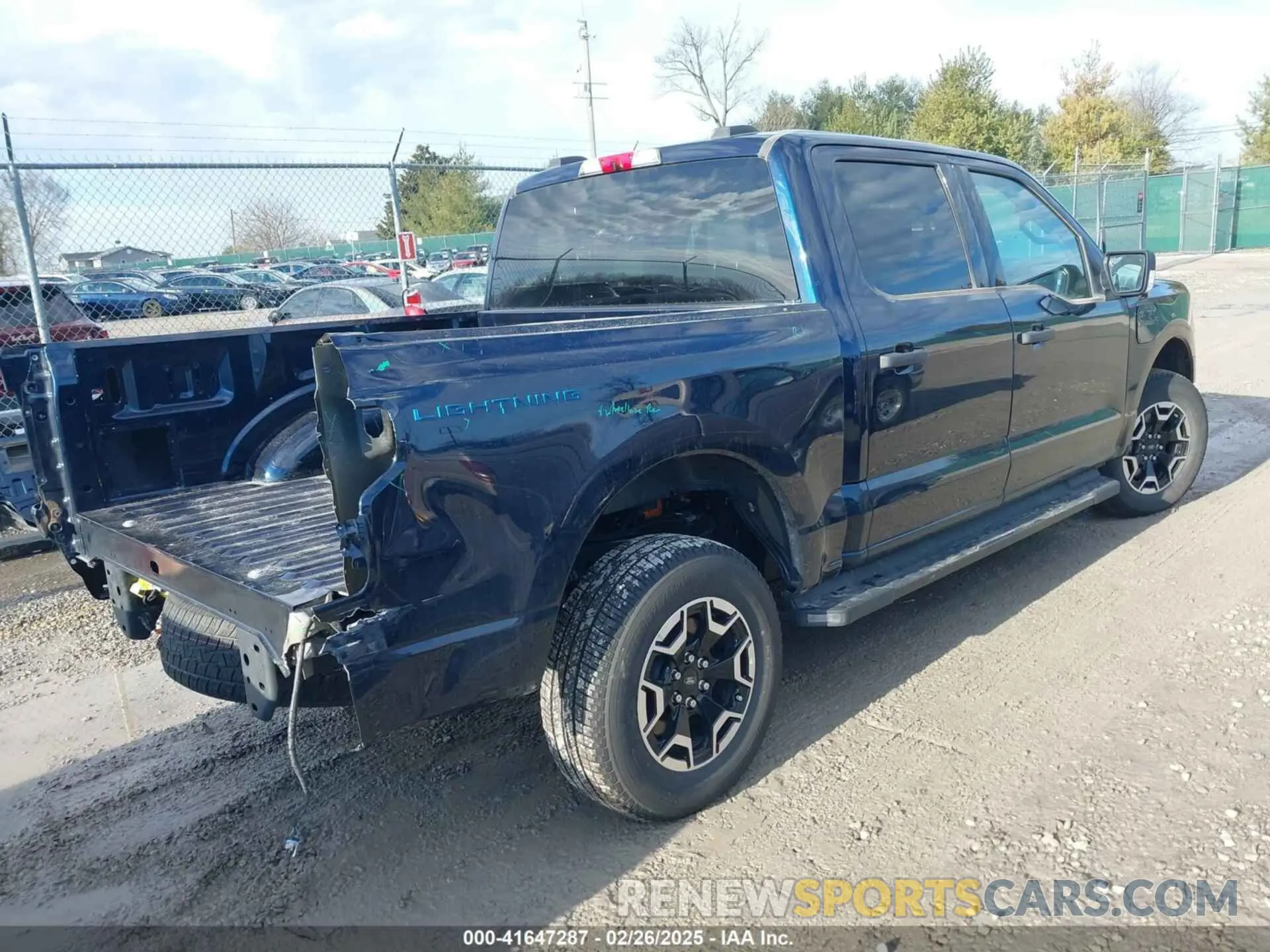4 Фотография поврежденного автомобиля 1FTVW1EL0PWG28578 FORD F-150 LIGHTNING 2023