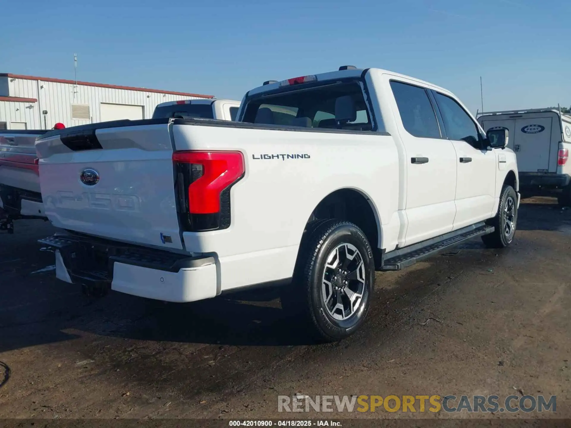 4 Photograph of a damaged car 1FTVW1EL6PWG34059 FORD F-150 LIGHTNING 2023