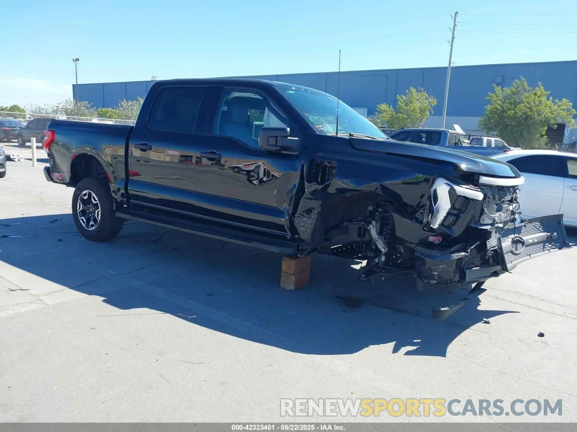 1 Фотография поврежденного автомобиля 1FTVW1EL6PWG60080 FORD F-150 LIGHTNING 2023