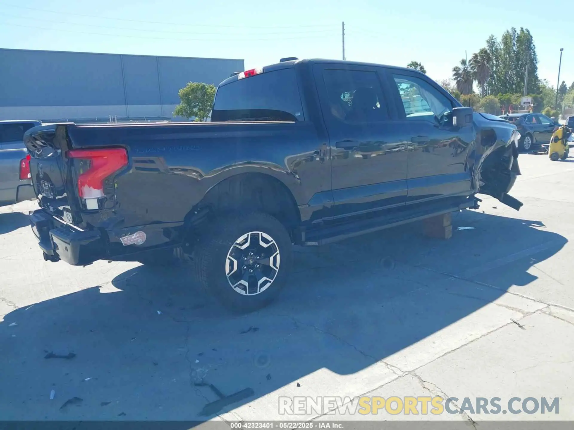 4 Фотография поврежденного автомобиля 1FTVW1EL6PWG60080 FORD F-150 LIGHTNING 2023