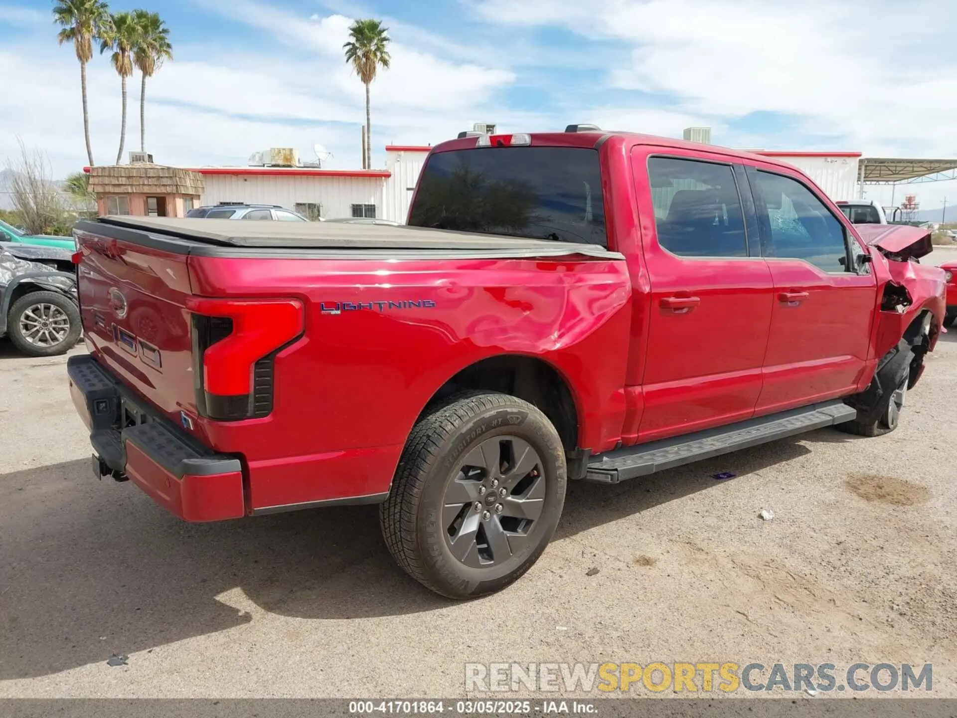 4 Фотография поврежденного автомобиля 1FTVW1EL8PWG55060 FORD F-150 LIGHTNING 2023