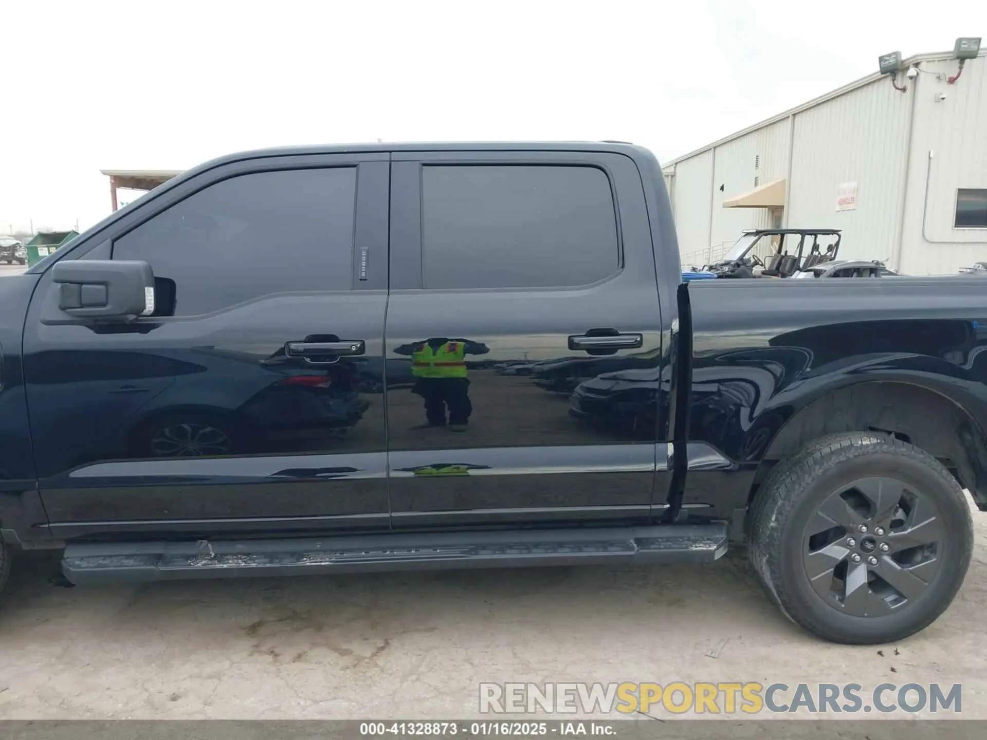 15 Photograph of a damaged car 1FTVW1ELXPWG55836 FORD F-150 LIGHTNING 2023