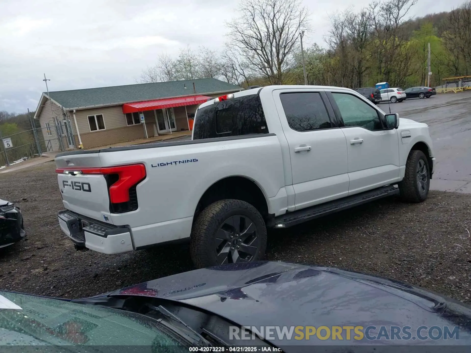 4 Фотография поврежденного автомобиля 1FTVW1EVXPWG27360 FORD F-150 LIGHTNING 2023