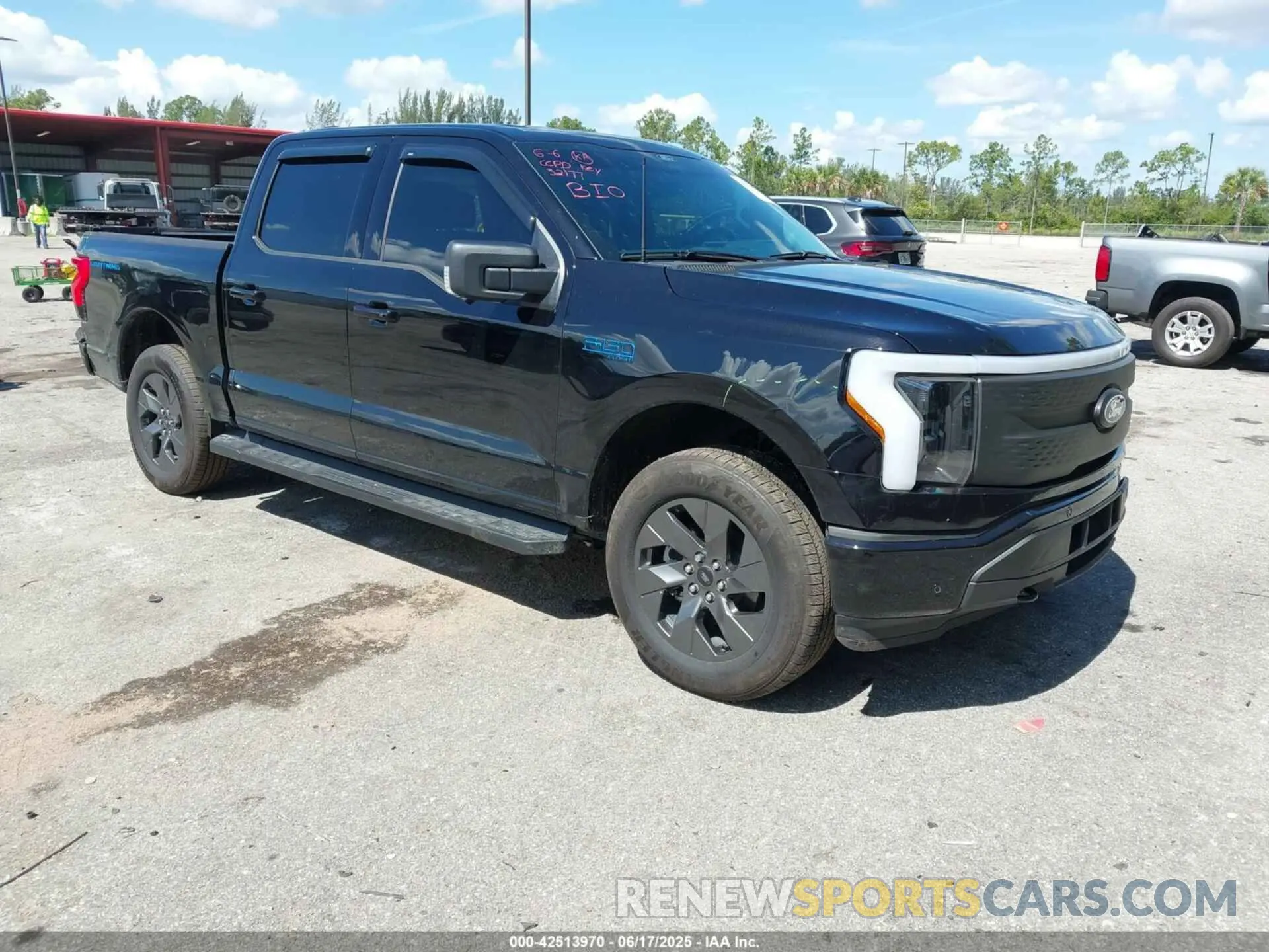 1 Фотография поврежденного автомобиля 1FT6W3L71RWG32177 FORD F-150 LIGHTNING 2024