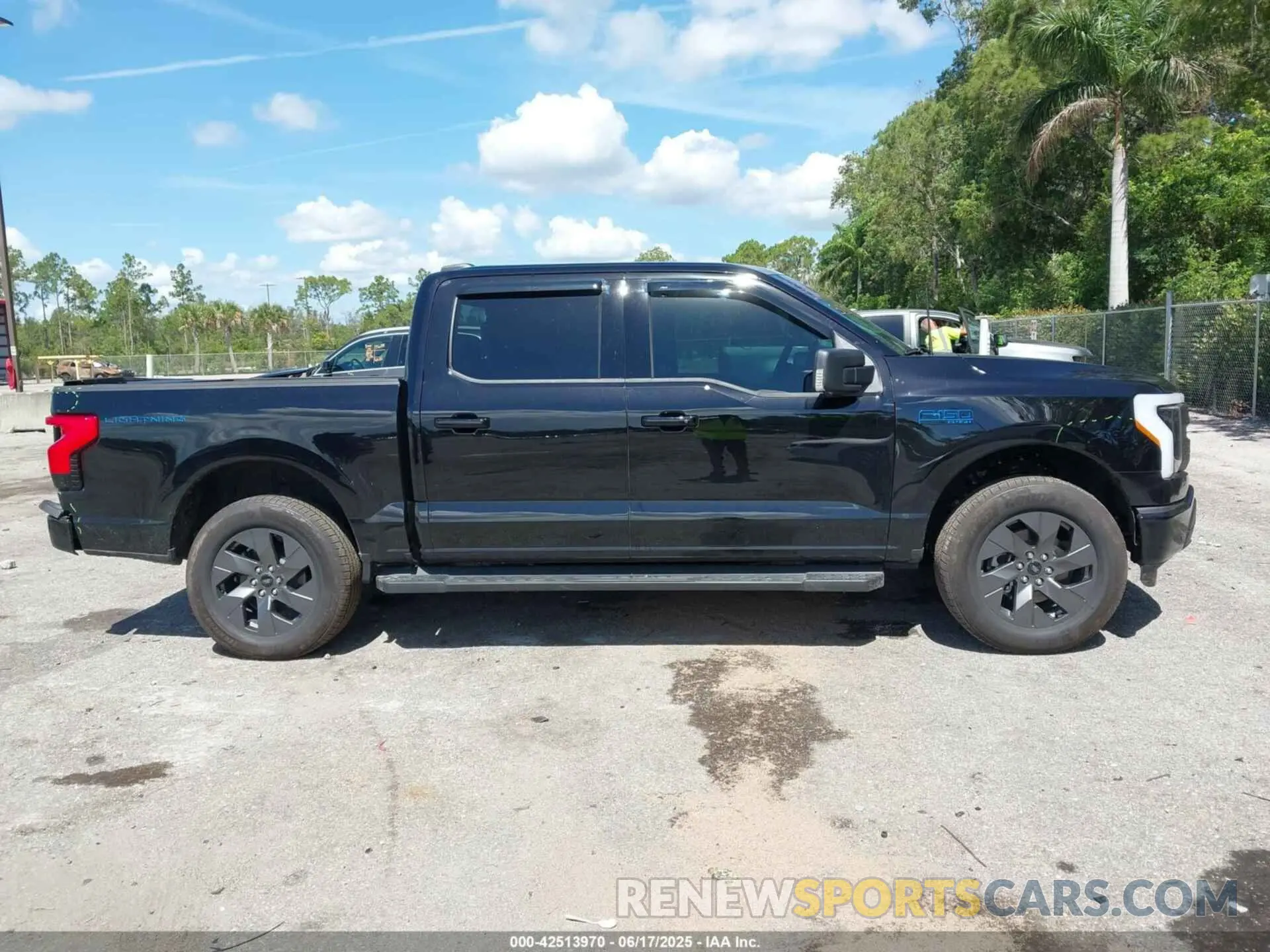 13 Фотография поврежденного автомобиля 1FT6W3L71RWG32177 FORD F-150 LIGHTNING 2024