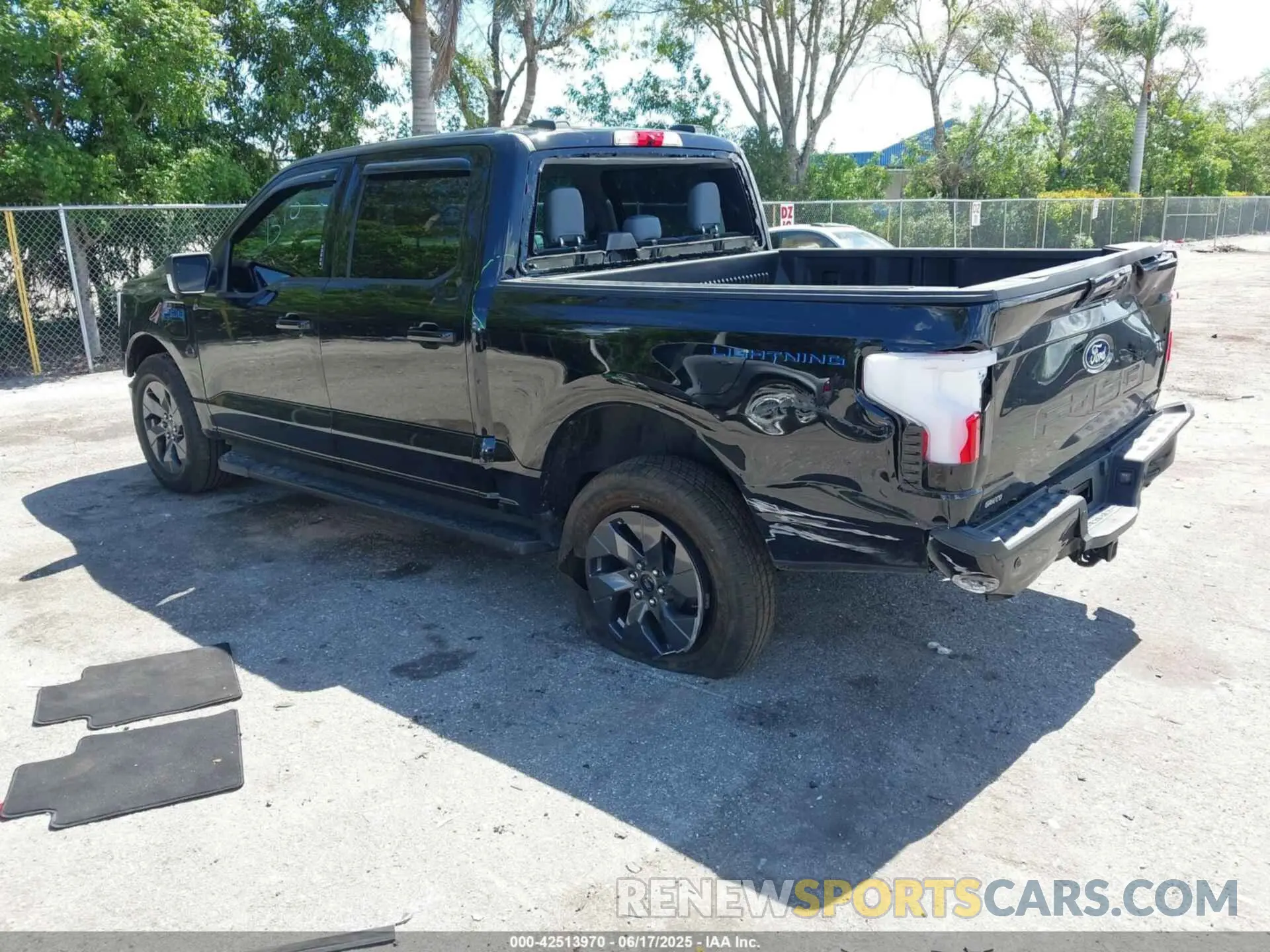 3 Фотография поврежденного автомобиля 1FT6W3L71RWG32177 FORD F-150 LIGHTNING 2024