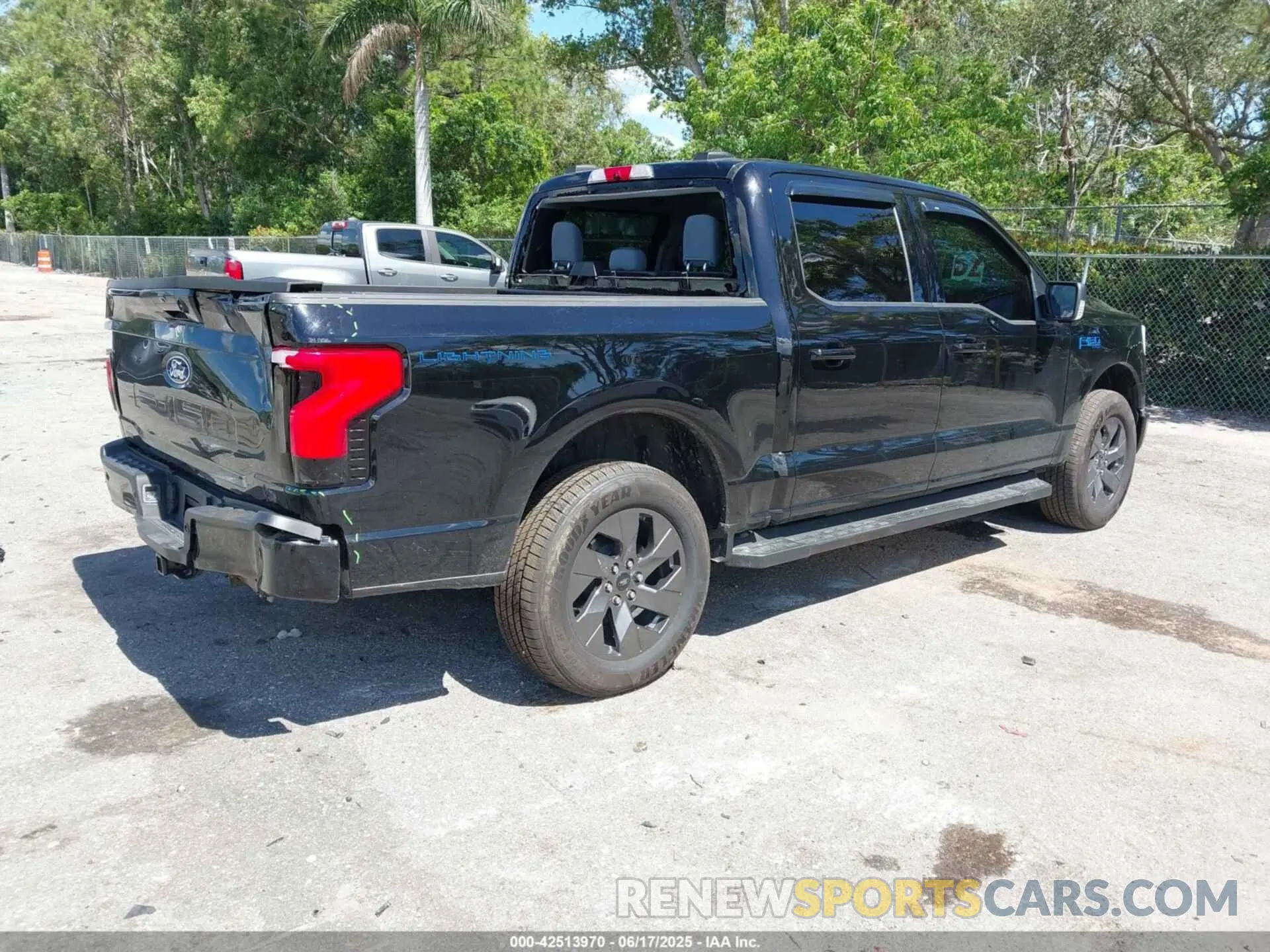 4 Фотография поврежденного автомобиля 1FT6W3L71RWG32177 FORD F-150 LIGHTNING 2024