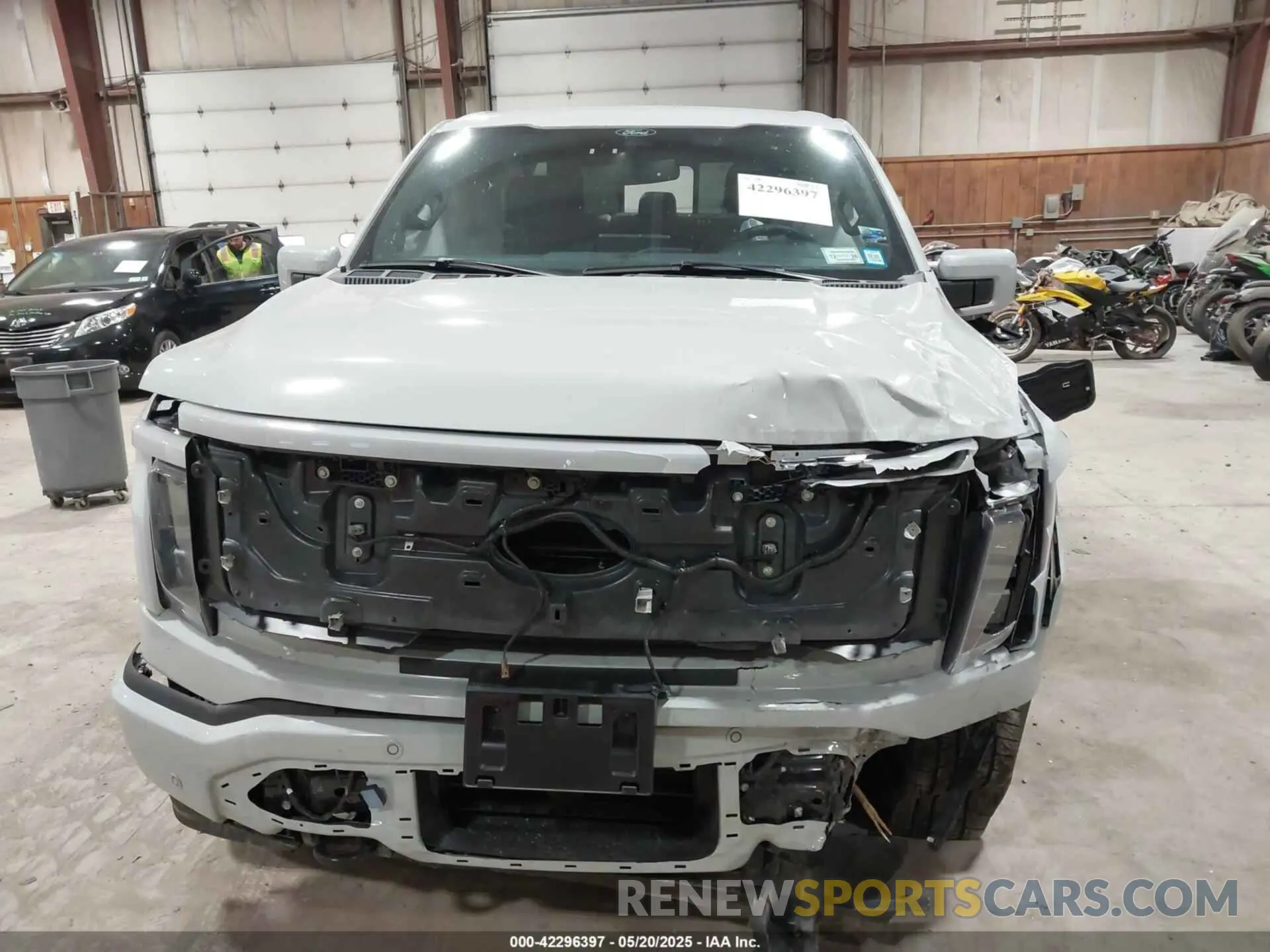 12 Фотография поврежденного автомобиля 1FT6W5L72RWG24374 FORD F-150 LIGHTNING 2024