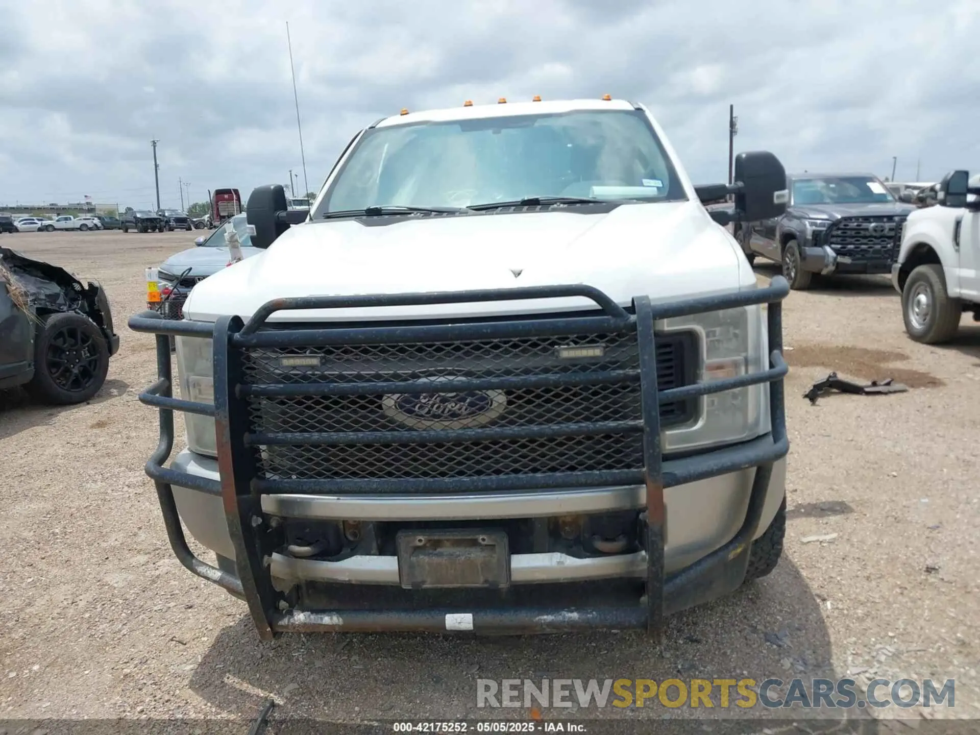 12 Photograph of a damaged car 1FT7W2B60KED14800 FORD F-250 2019