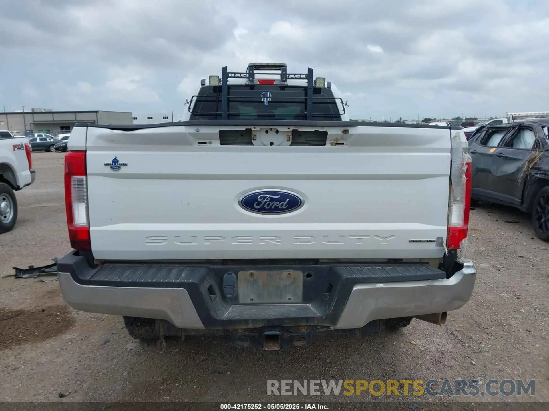 16 Photograph of a damaged car 1FT7W2B60KED14800 FORD F-250 2019