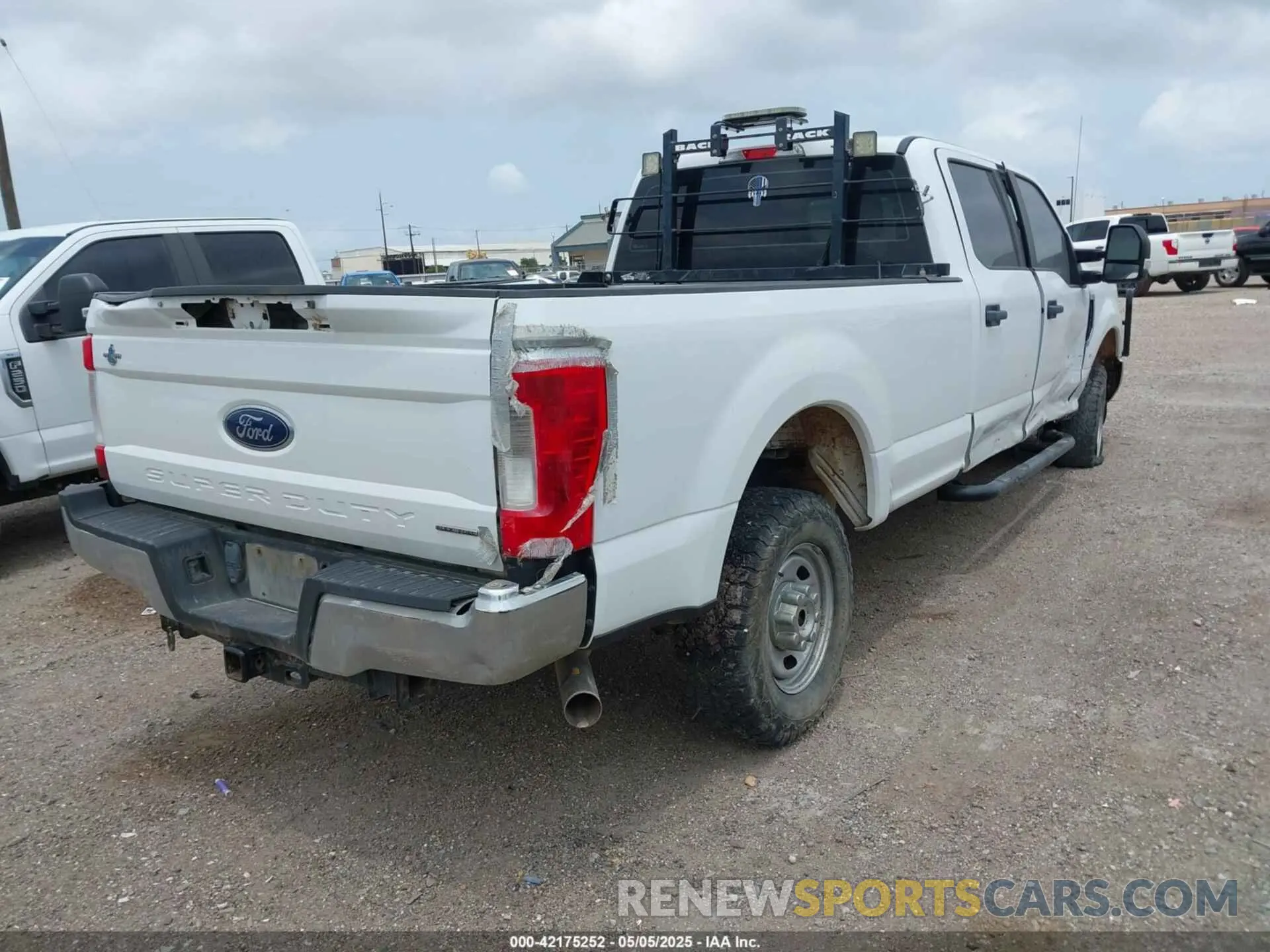 4 Photograph of a damaged car 1FT7W2B60KED14800 FORD F-250 2019