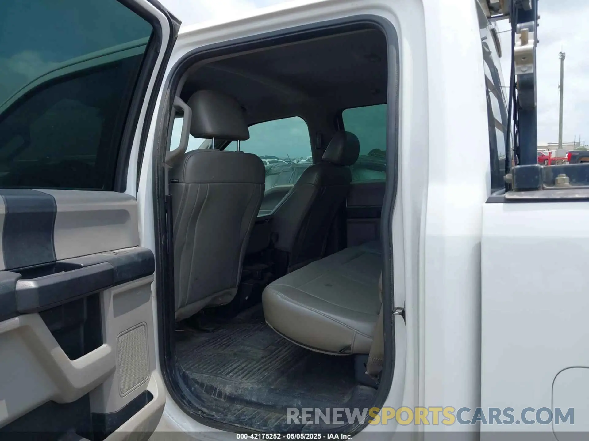 8 Photograph of a damaged car 1FT7W2B60KED14800 FORD F-250 2019